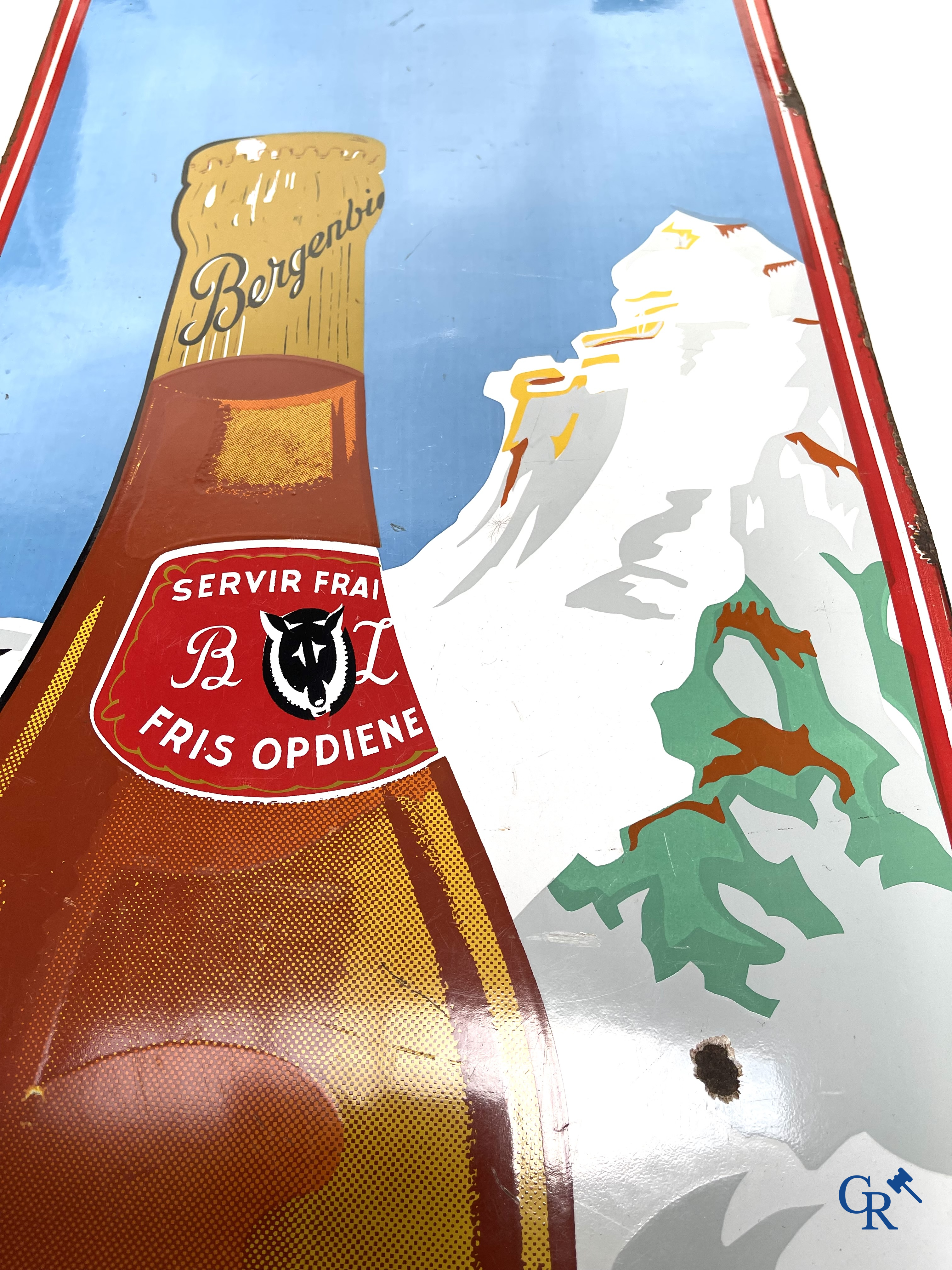 Bergenbier. Emaille reclamebord voor de luxepils "Bergenbier" van brouwerij Zeeberg te Aalst. Emaillerie Koekelberg '56.