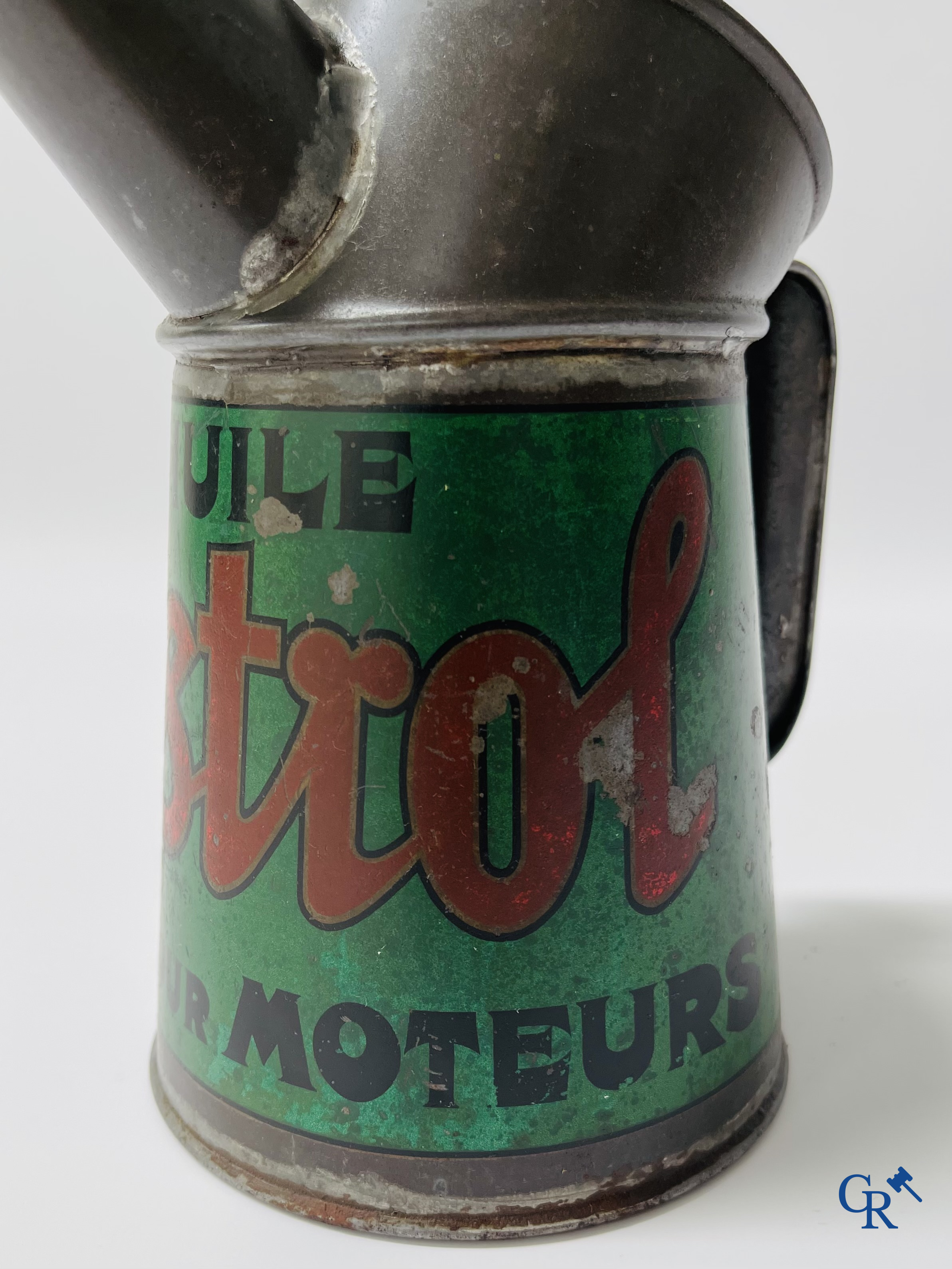 Castrol, Huile pour moteurs, 1920's motor oil spouted jug for the engine oil brand Castrol.