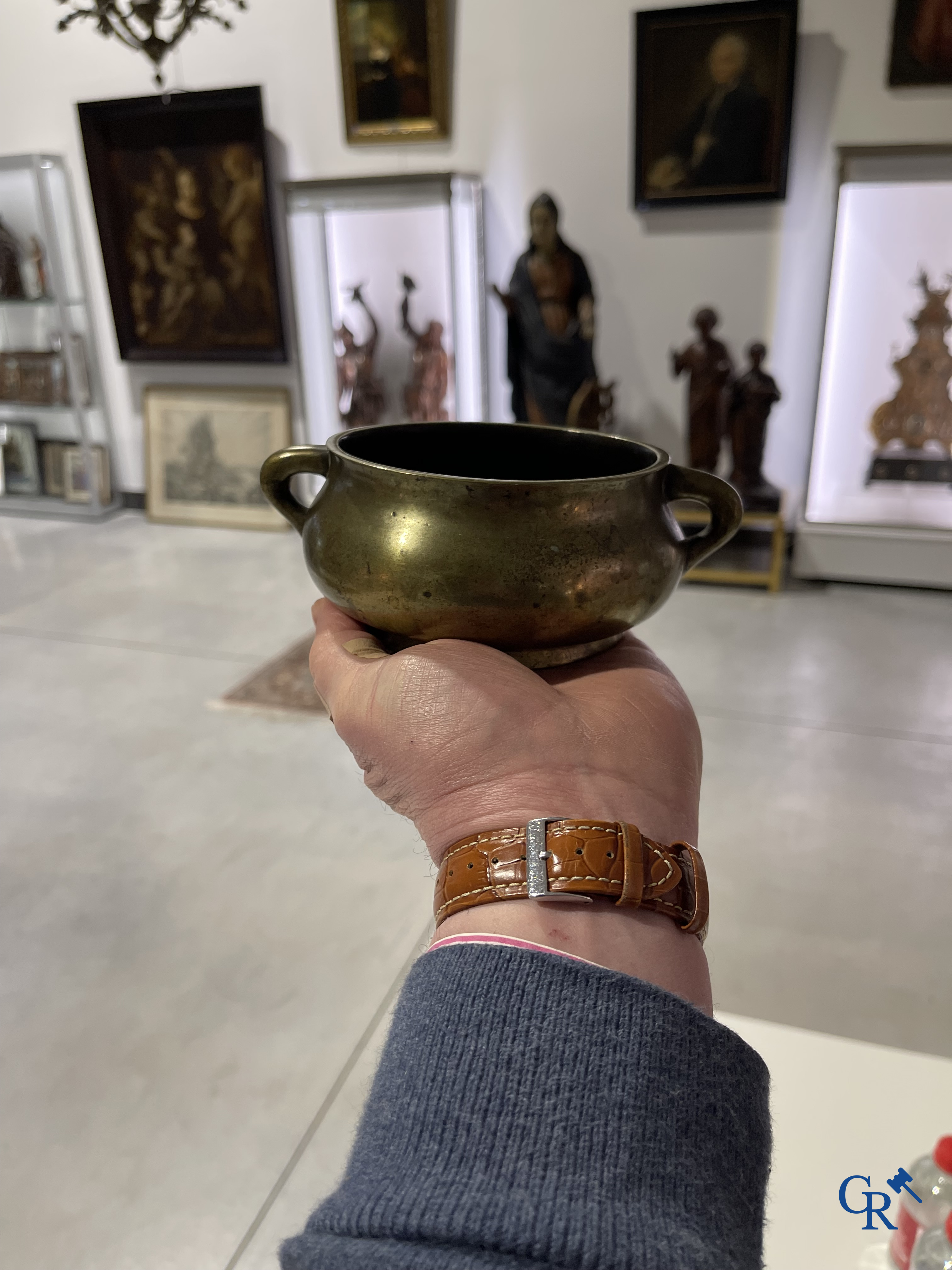 Aziatica, een Chinese bronzen wierookbrander. Chóngzhēn Dīngchǒu nián zhì 崇禎丁丑年製 mark, gedateerd 1637.