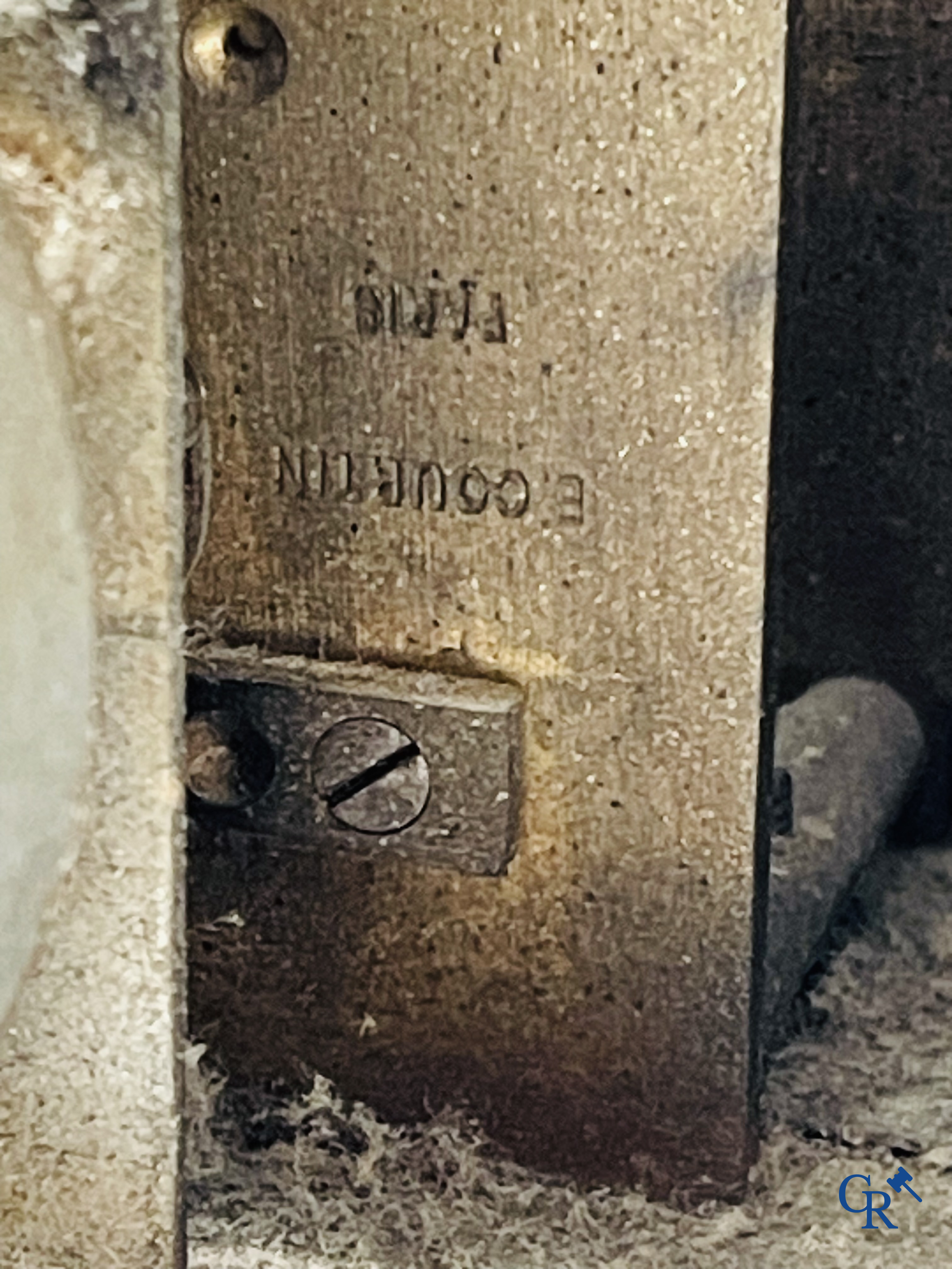 Pastilles Valda, Publiciteits automaat met voorstelling van dokter Valda naar een illustratie van Georges Grellet.