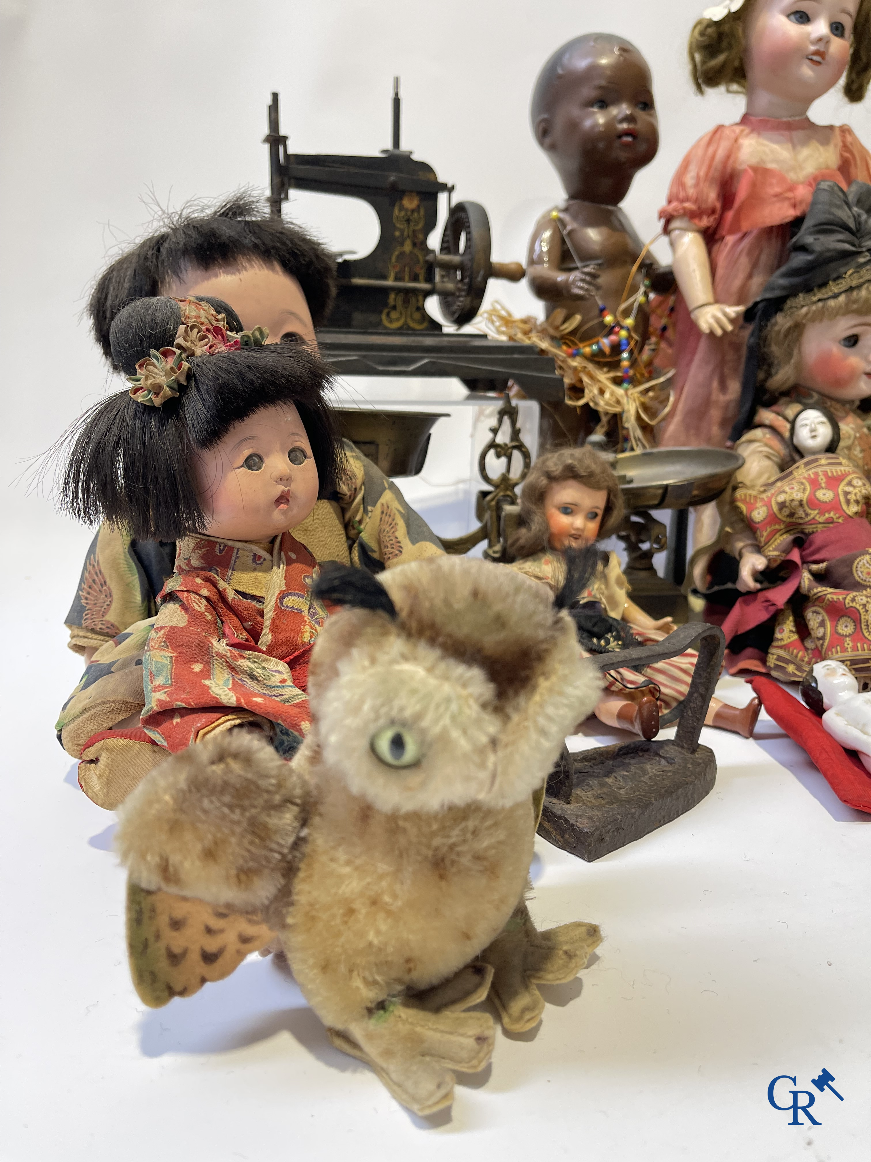 Old toys, a big lot with different antique dolls and collectibles.