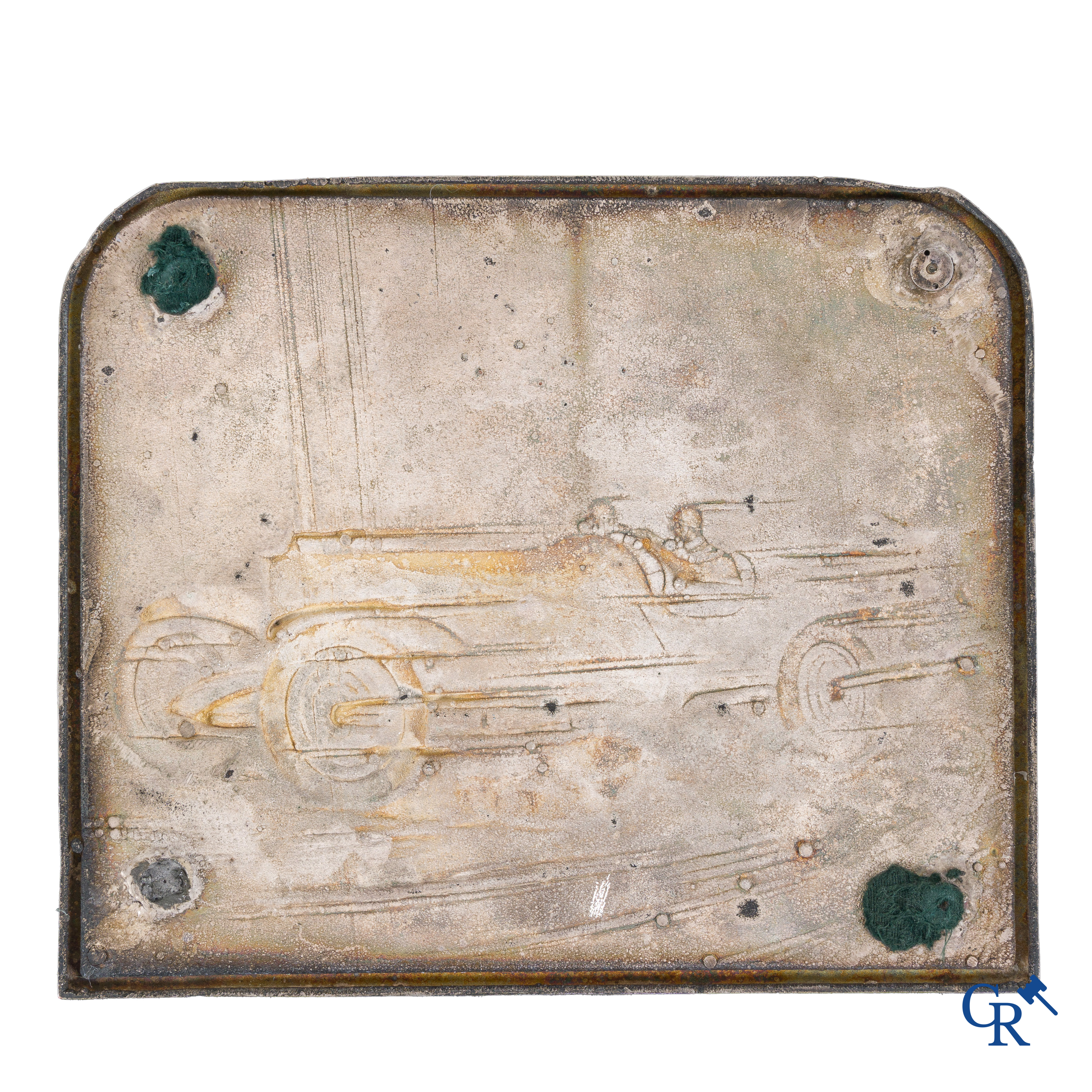 Automobilia, Huguenin Frères, Le Locle Zwitserland "En plein Vitesse" Bas-reliëf in verzilverd brons. Circa 1925.
