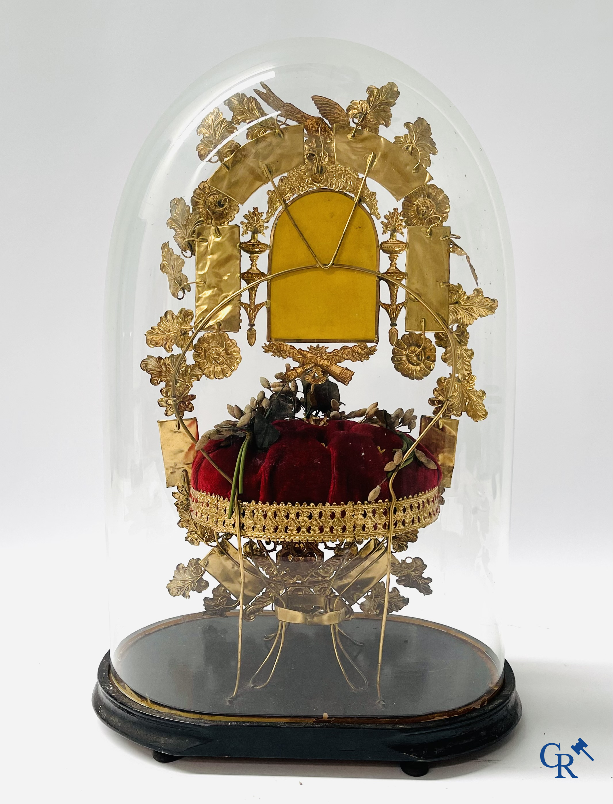 2 domes with wedding bouquet, one with flowers in biscuit, another with mirrors, dated 1908.