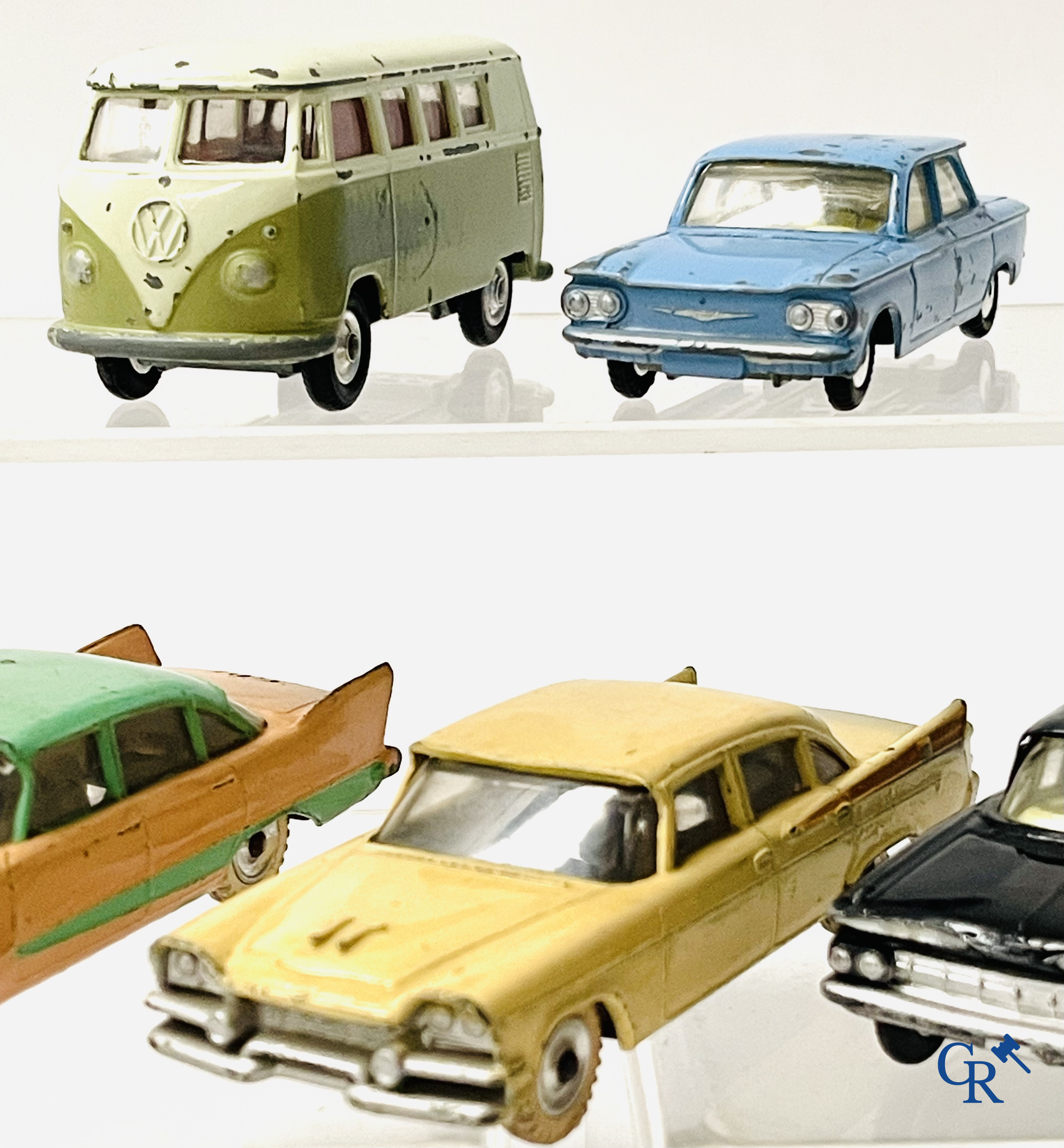 Old toys, a lot with Dinky Toys and Corgi Toys.