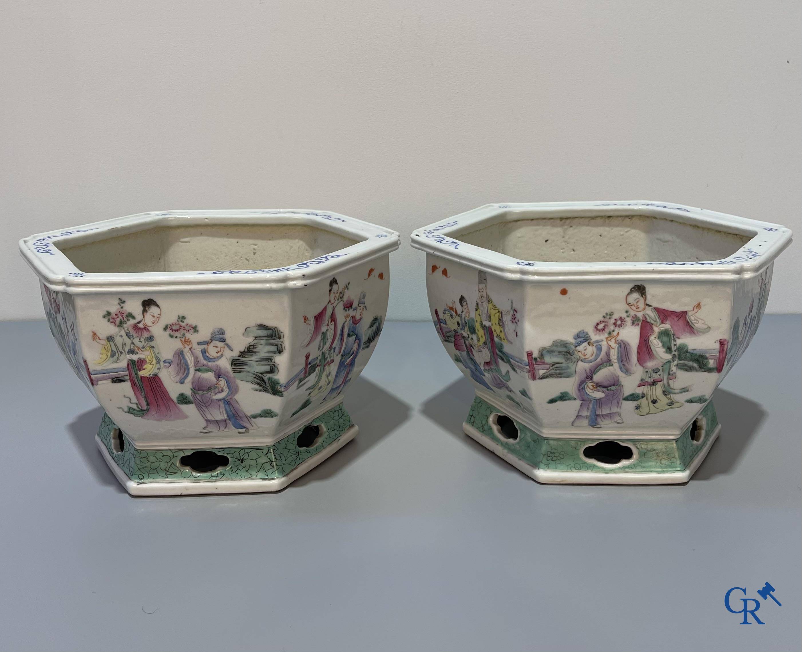 Asian Art, Chinese porcelain, a pair of hexagonal Chinese famille rose jardinieres. 19th century.