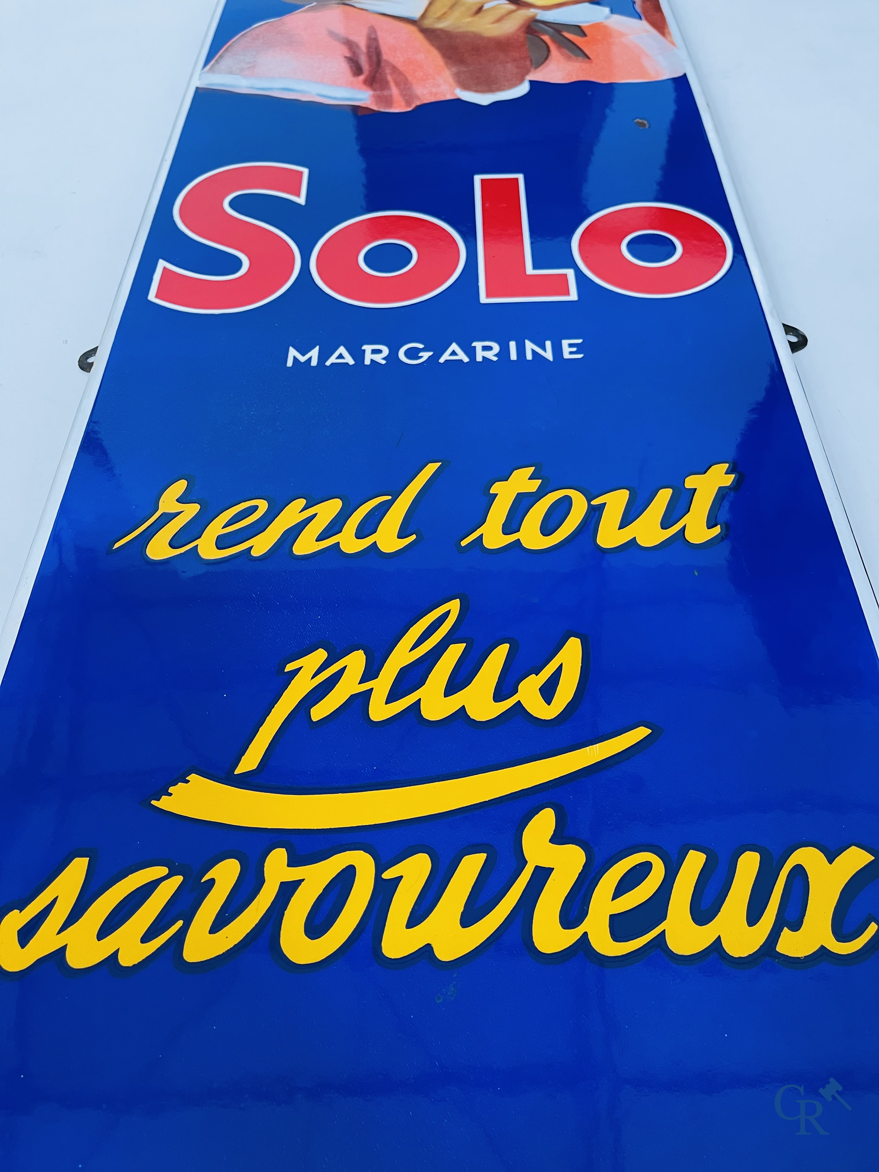 Solo, rend tout plus savoureux. Nice enamel advertising sign for Solo Margarine. Emaillerie Belge 1952.