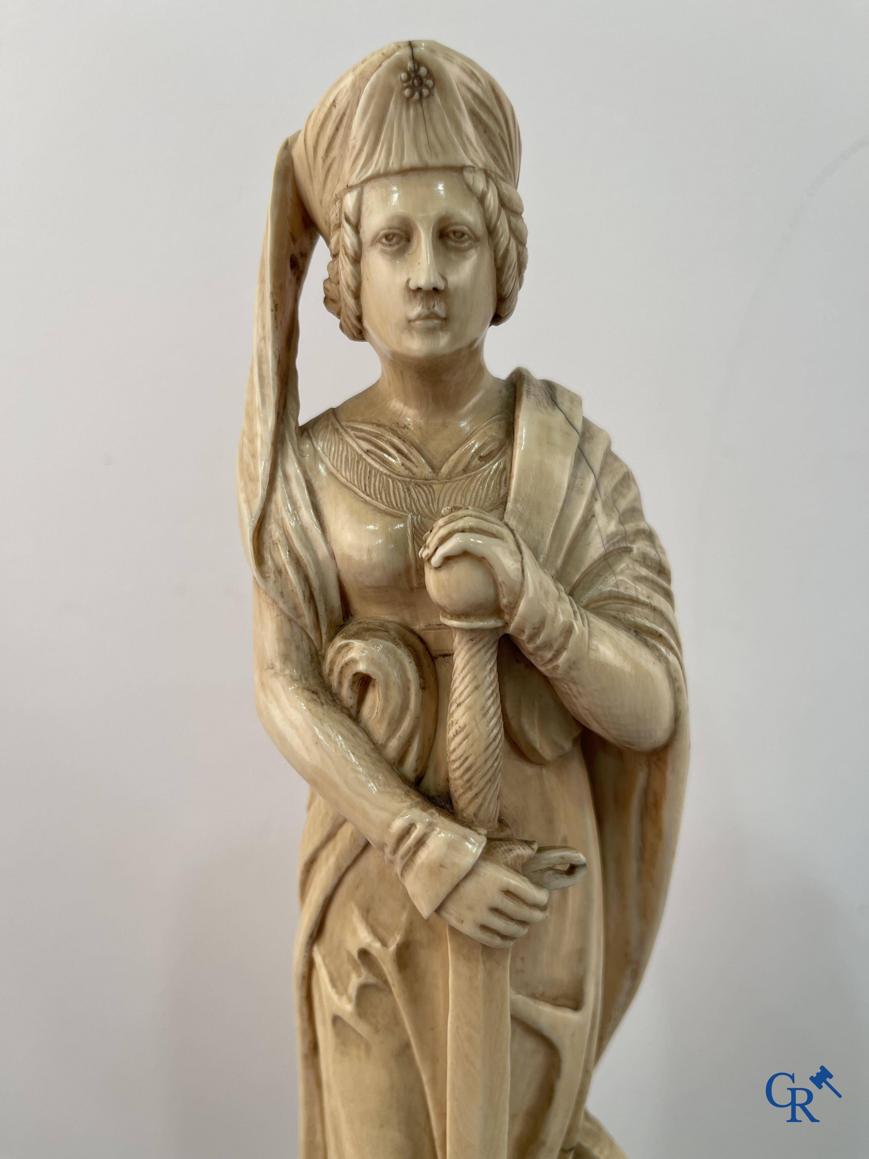 Dieppe, French work, early 19th century. Representation of Catherine of Alexandria in ivory on a pedestal.