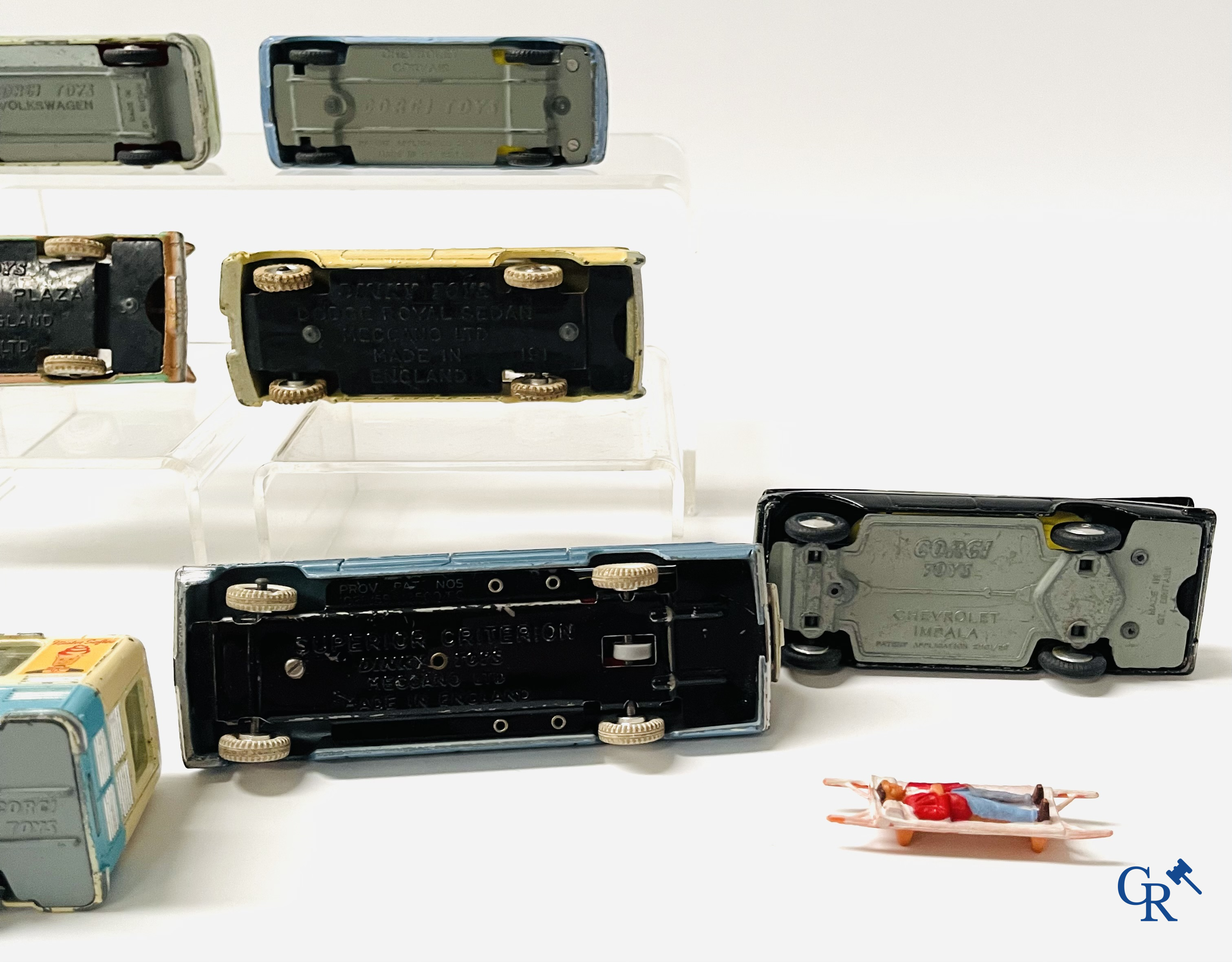 Old toys, a lot with Dinky Toys and Corgi Toys.