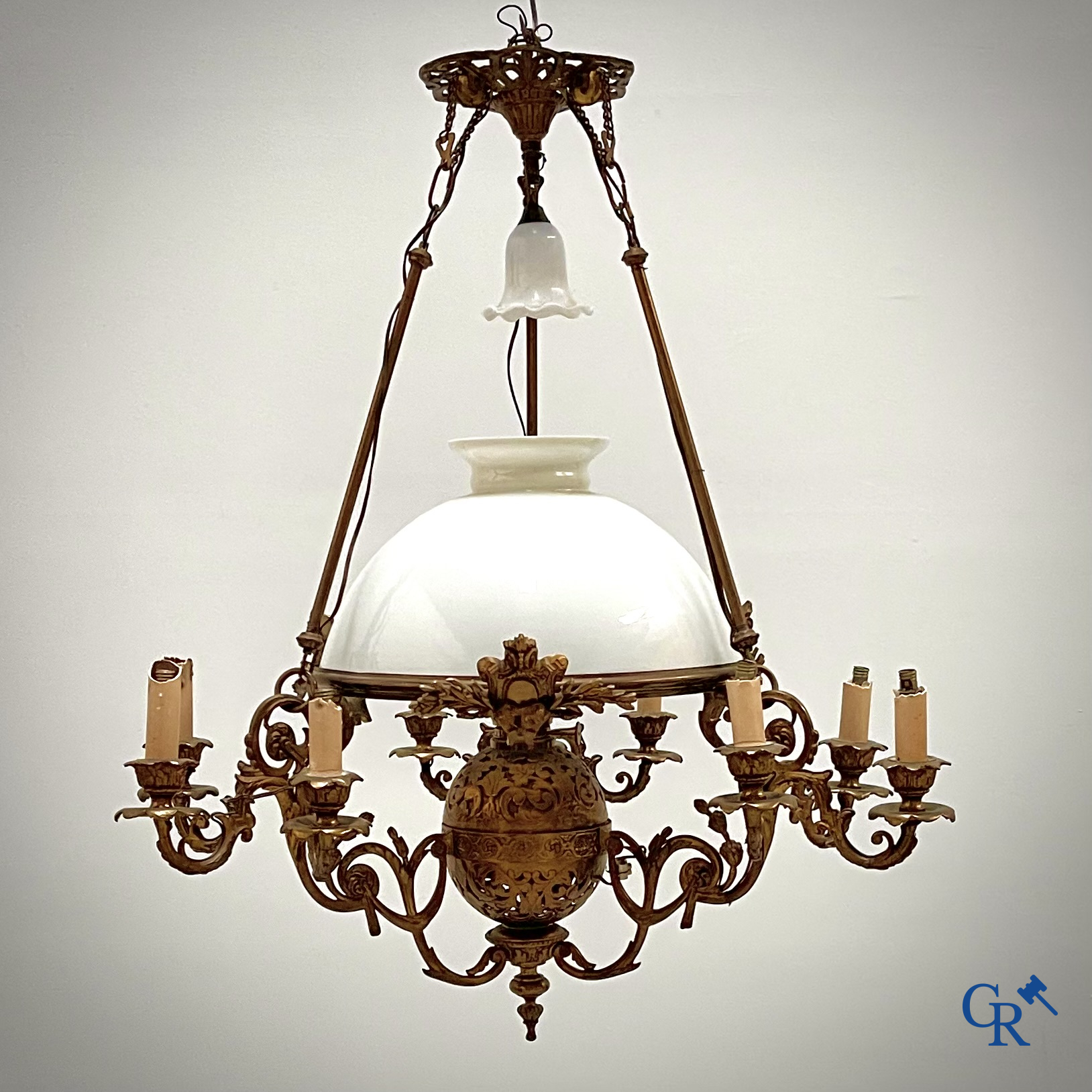 A lot of an imposing chandelier with 12 light points, a lamp belge with bronze frame and a fireplace piece.