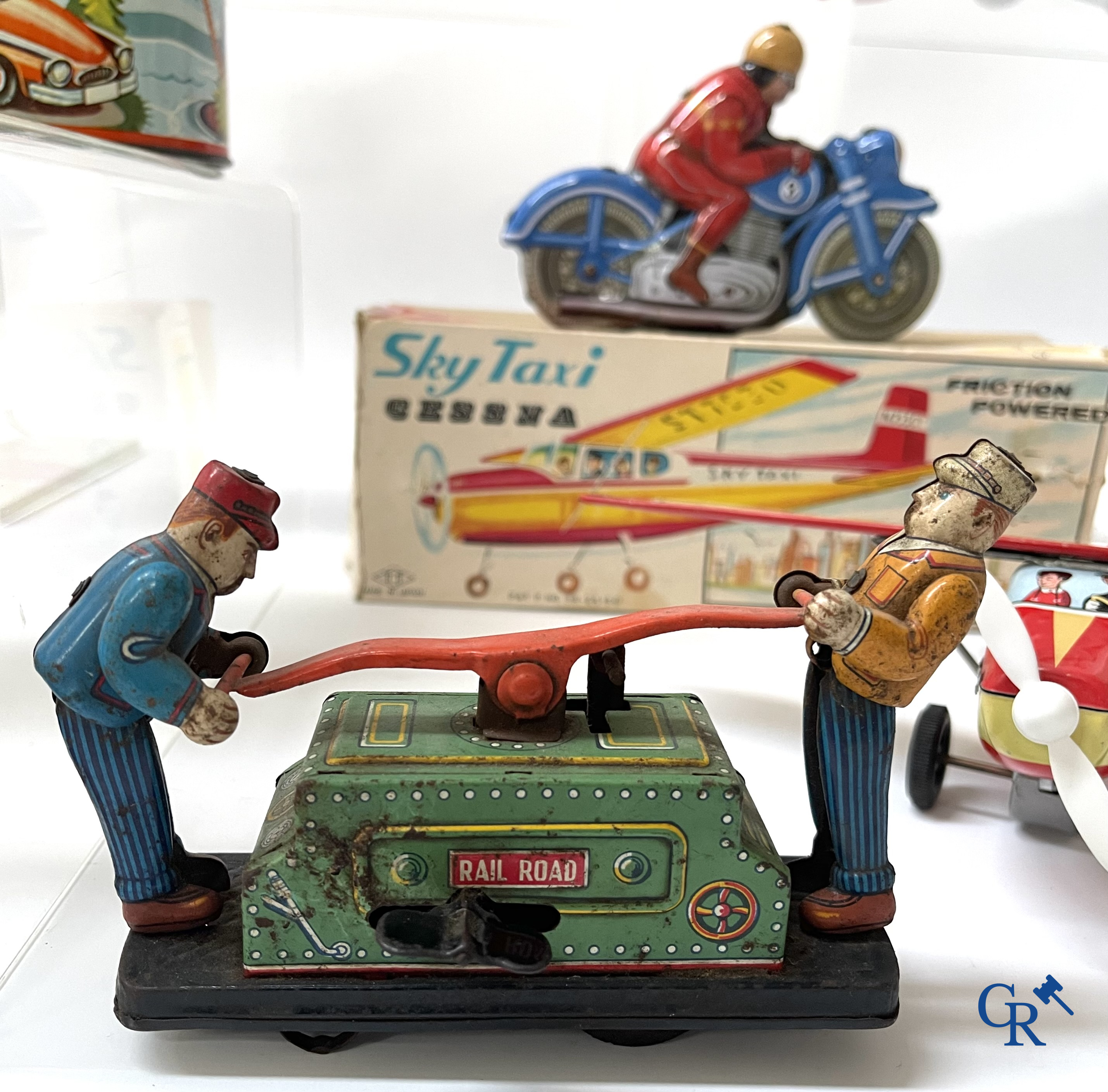 Oud speelgoed, een groot lot mechanisch blikken speelgoed, hoofdzakelijk Western Germany en Japanse makelij.