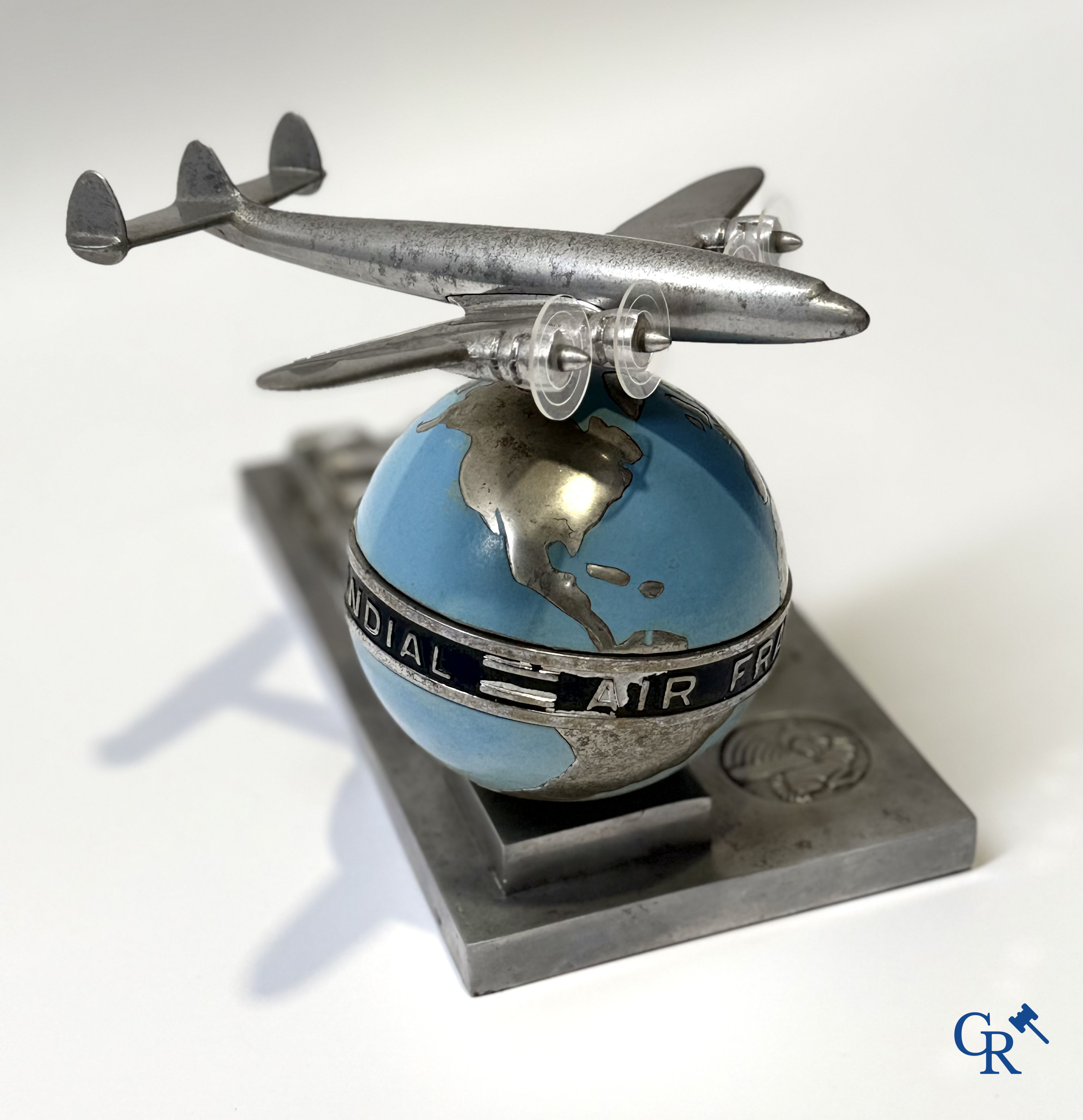 Air France: Réseau Aérien Mondial. Publicity ashtray in metal for airline Air France.