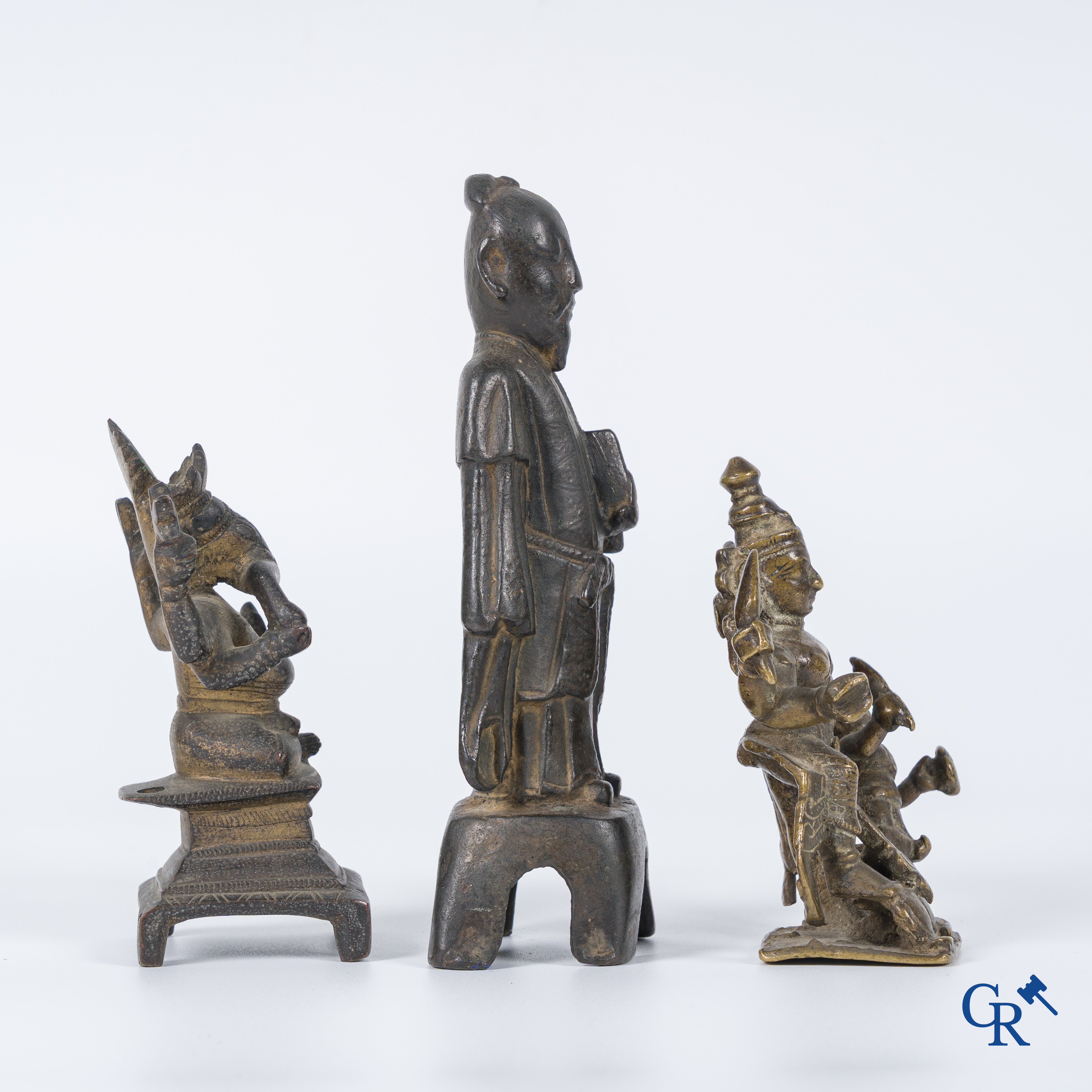 Aziatica, 3 Chinese en Indische bronzen voorstellingen waaronder Ganesha. 18e-19e eeuw.