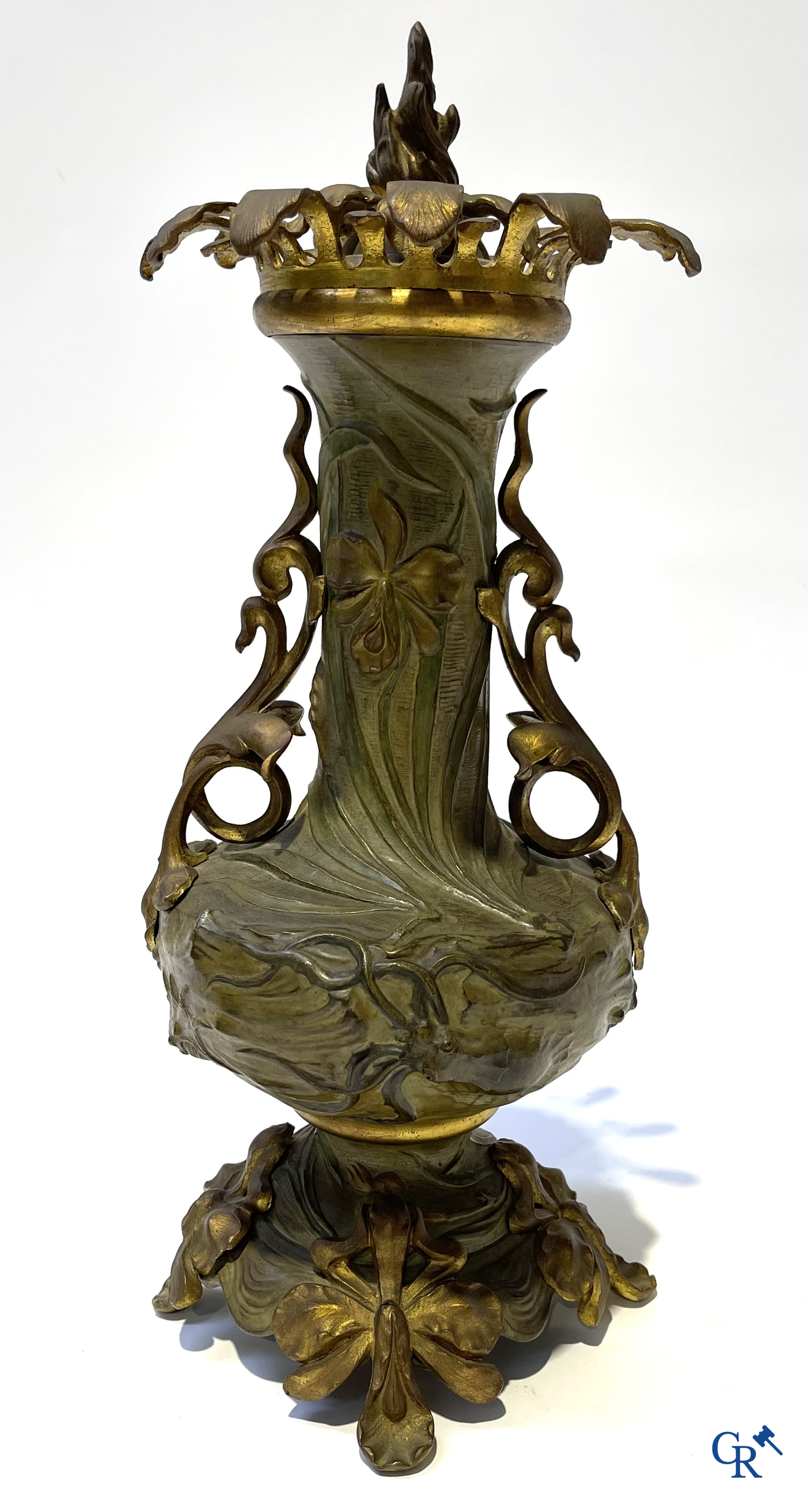 Art Nouveau, een uitzonderlijk 3-delig koud beschilderde bronzen schouwgarnituur met zeedieren. Circa 1900.