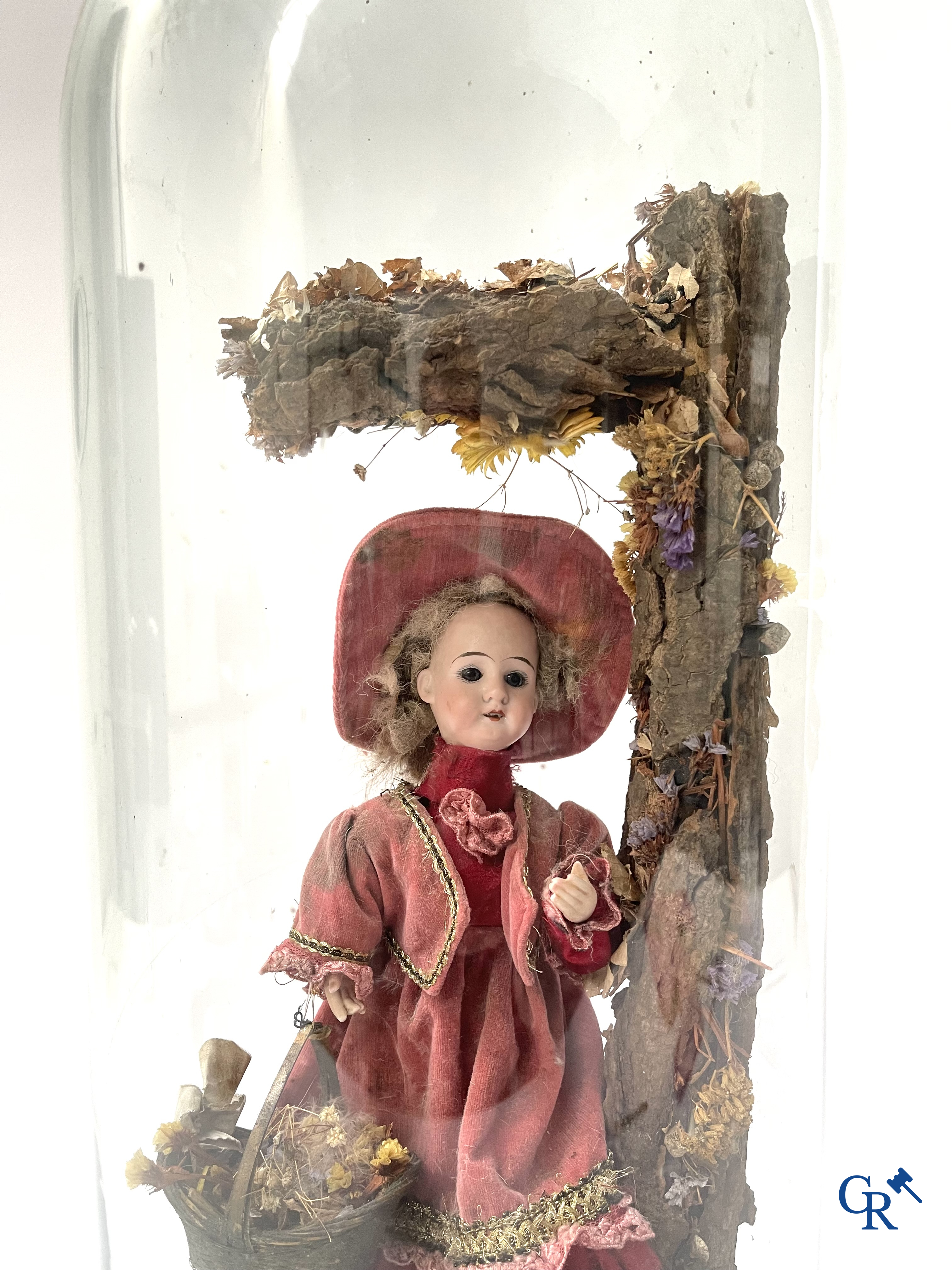 An automaton in the manner of Phalibois, with music, moving head in porcelain and moving hands. Around 1900.