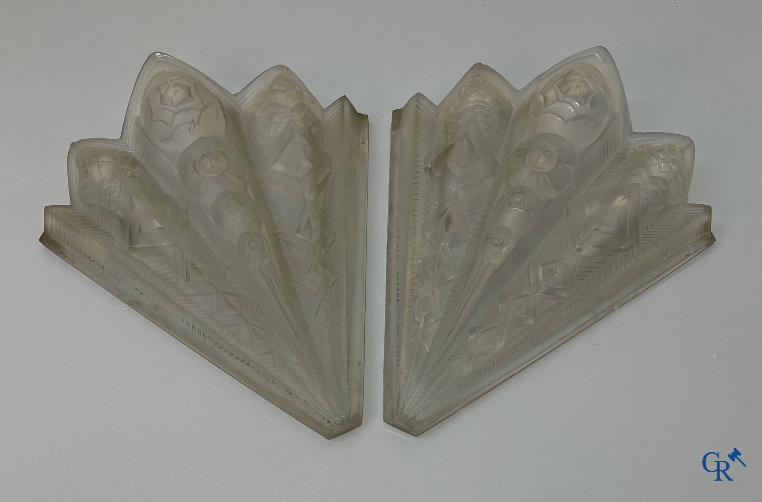 Noverdy France, a large pair of Art Deco wall lights in glass and forging. Circa 1930. Signed.