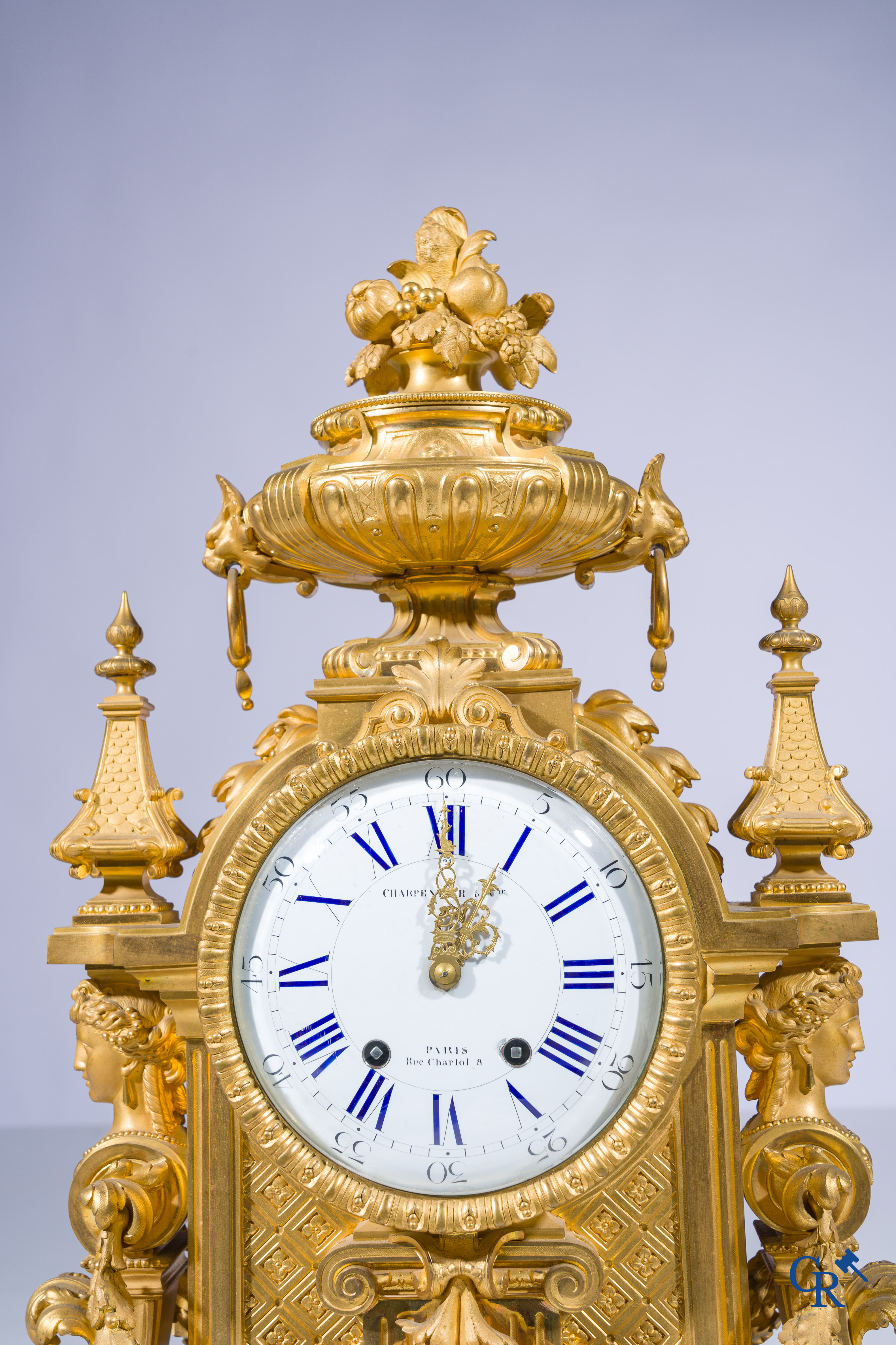 Charpentier & Cie, een imposante 3-delige schouwgarnituur in LXVI-stijl. Napoleon III-periode.