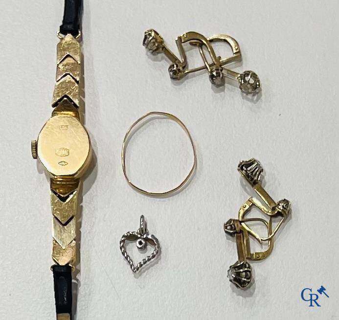 Bijoux, montre-bracelet pour dames, boucles d'oreilles avec petits diamants et petits bijoux en or 750°/00.