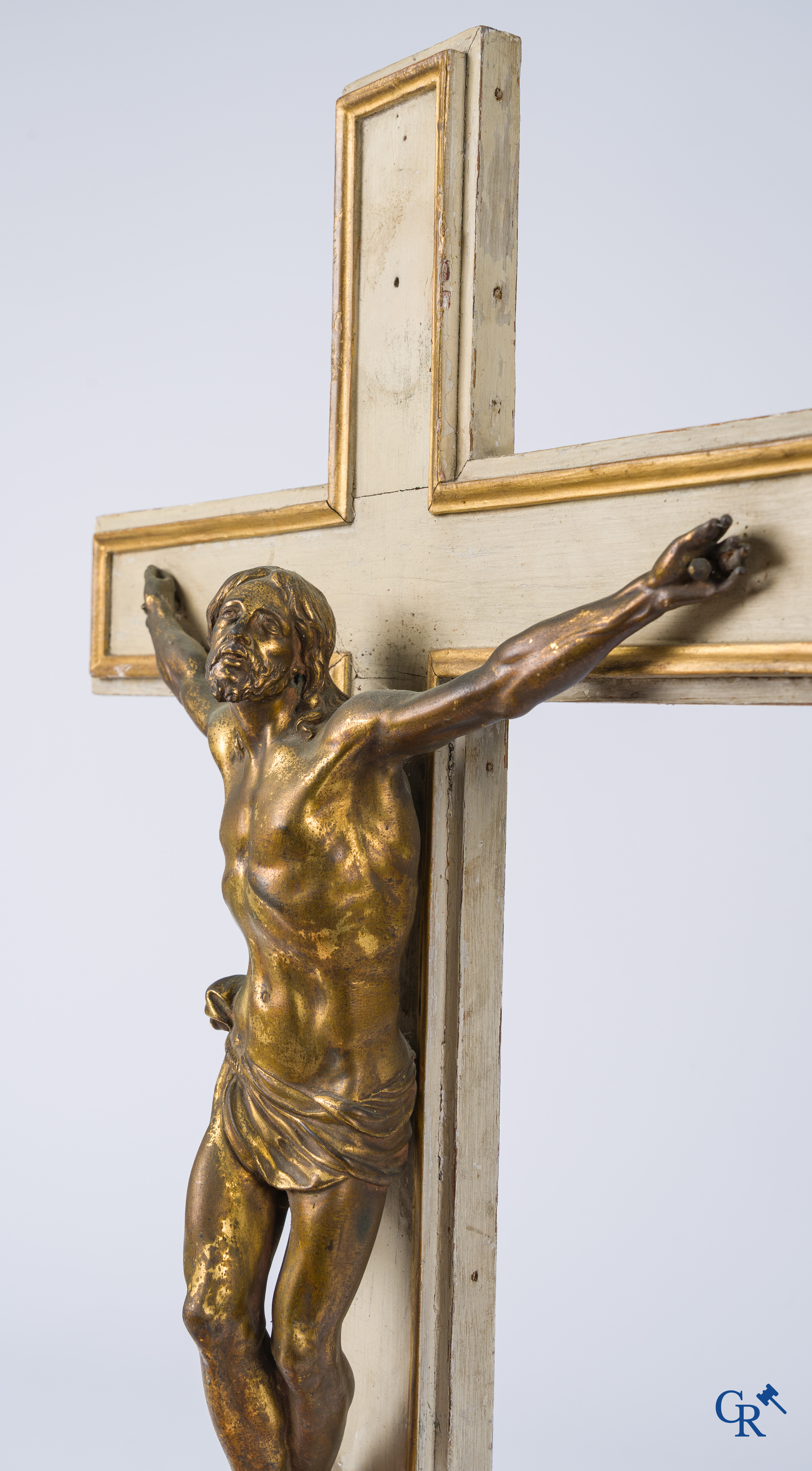 Religious objects, a large gilded bronze corpus, 18th century.