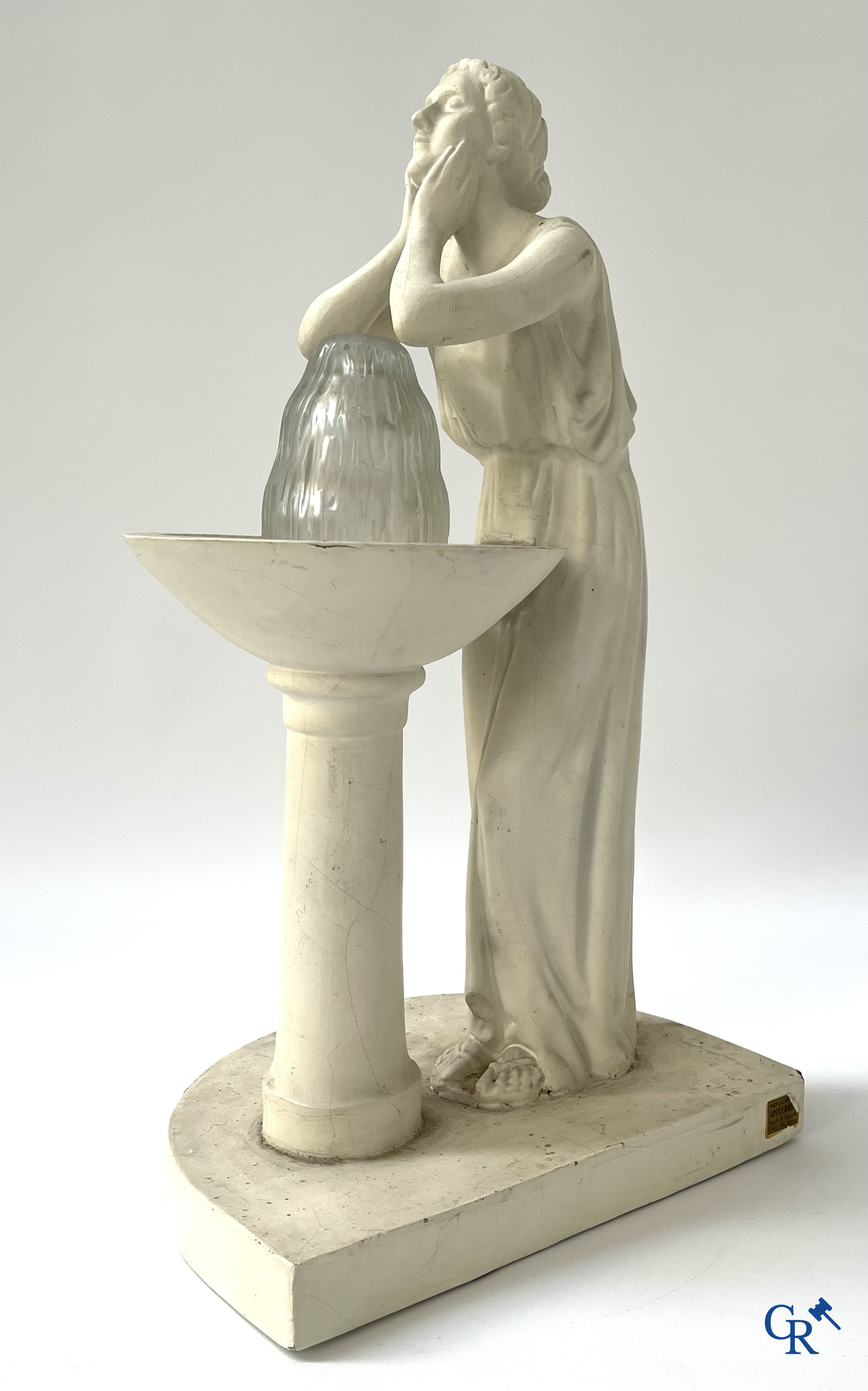 Vichy, Source de beauté. Lampe en papier mâché surmonté de plâtre patiné. Première version vers 1930-1940.