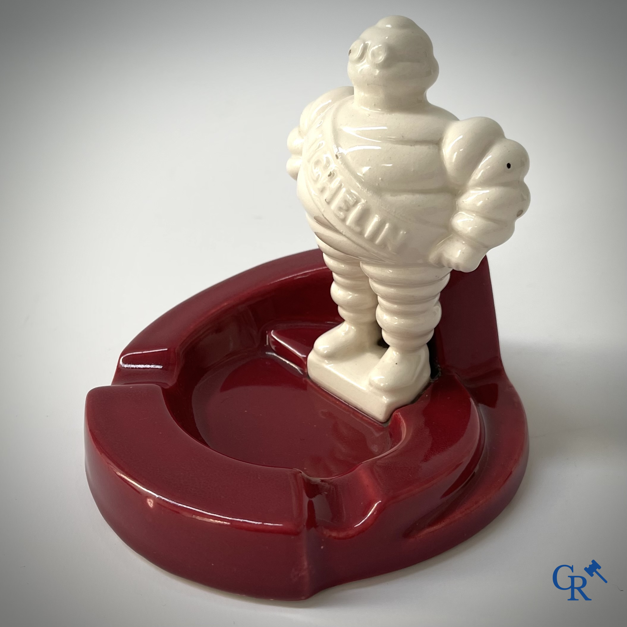 Michelin, een publiciteitsasbak voor het bandenmerk Michelin. 50'er jaren.