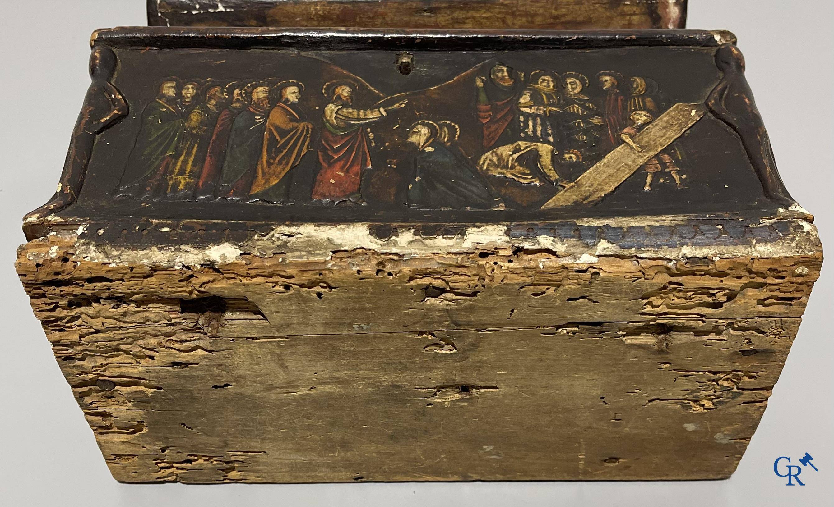Religious objects, a coffret in Pastiglia relief decor with images from the life of Christ. 18th-19th century.