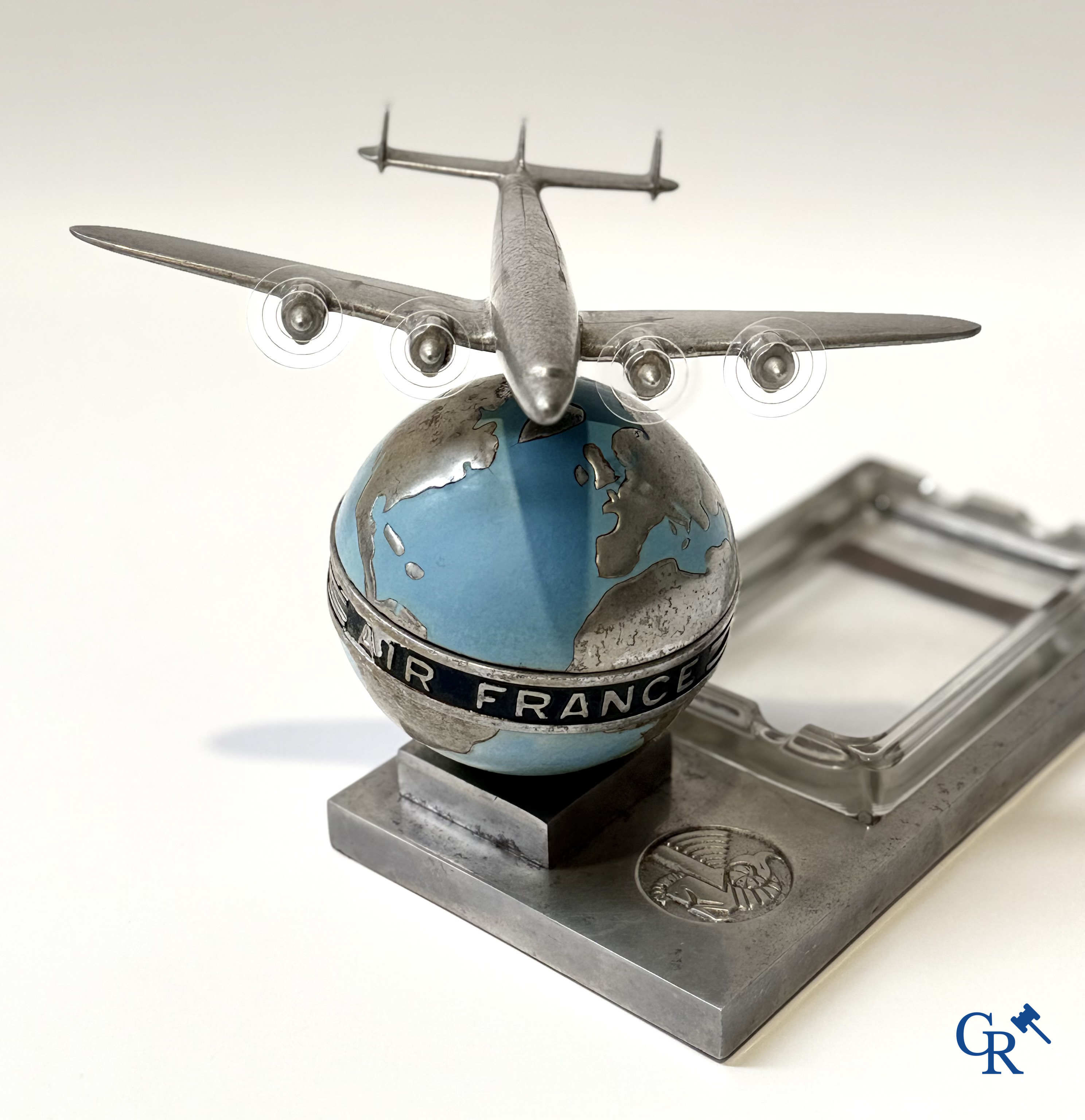 Air France: Réseau Aérien Mondial. Publicity ashtray in metal for airline Air France.