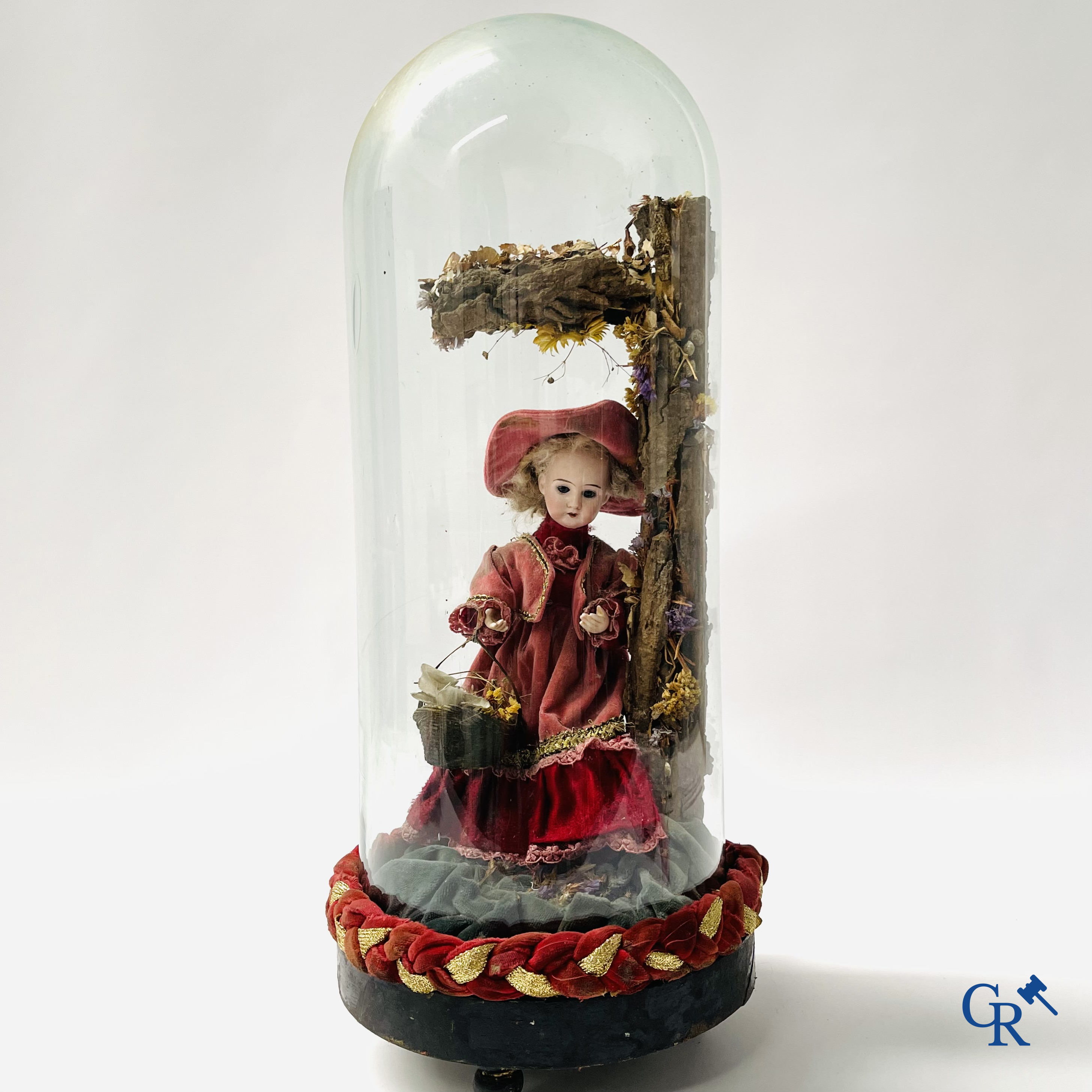 Een automaat in de stijl van Phalibois, met muziek, bewegend hoofd in porselein en bewegende handen. Circa 1900.