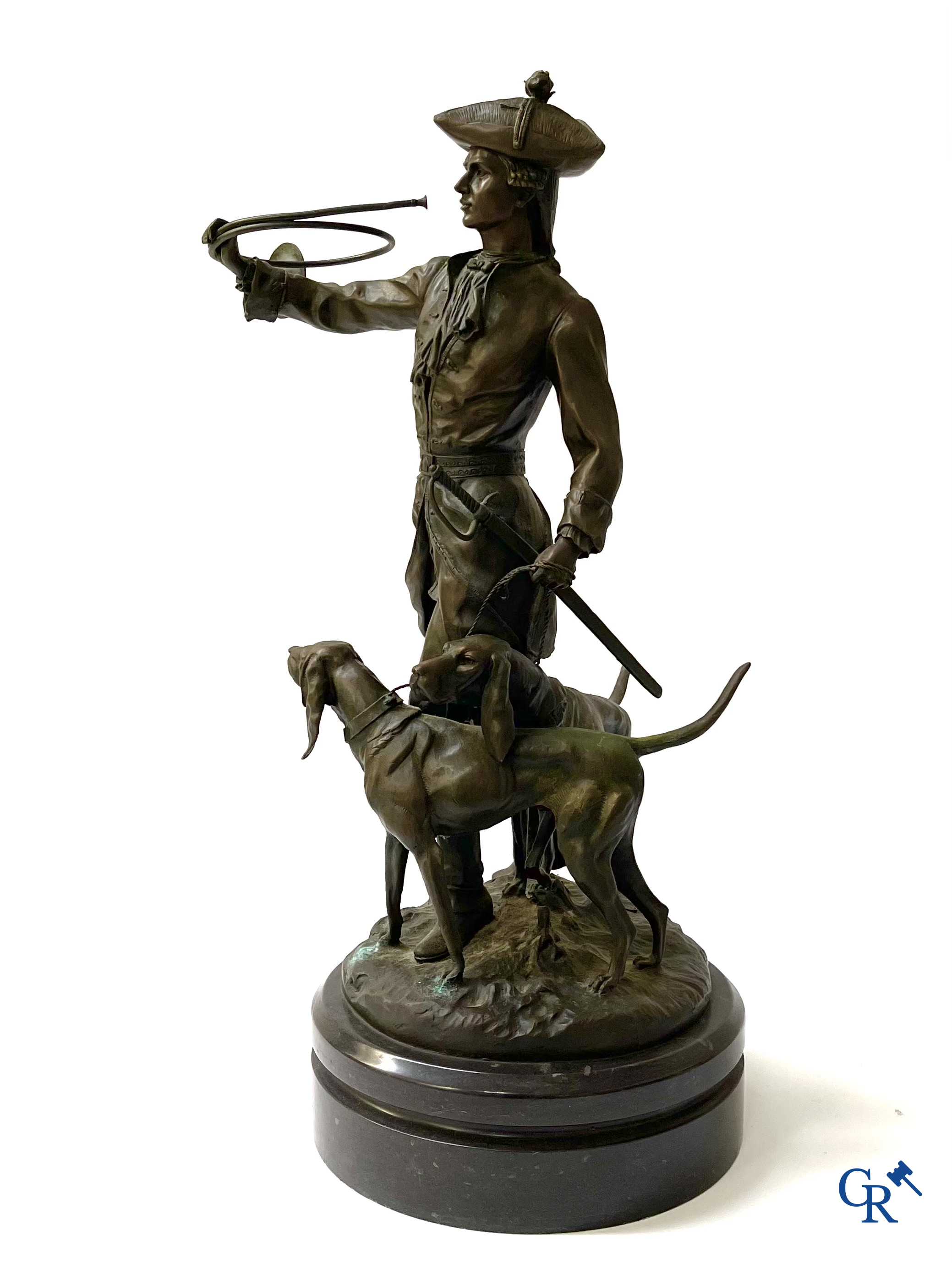 Piqueur au Relais, after Hippolyte Moreau and Prosper Lecourtier. Posthumous bronze on a black marble base. 20th century.