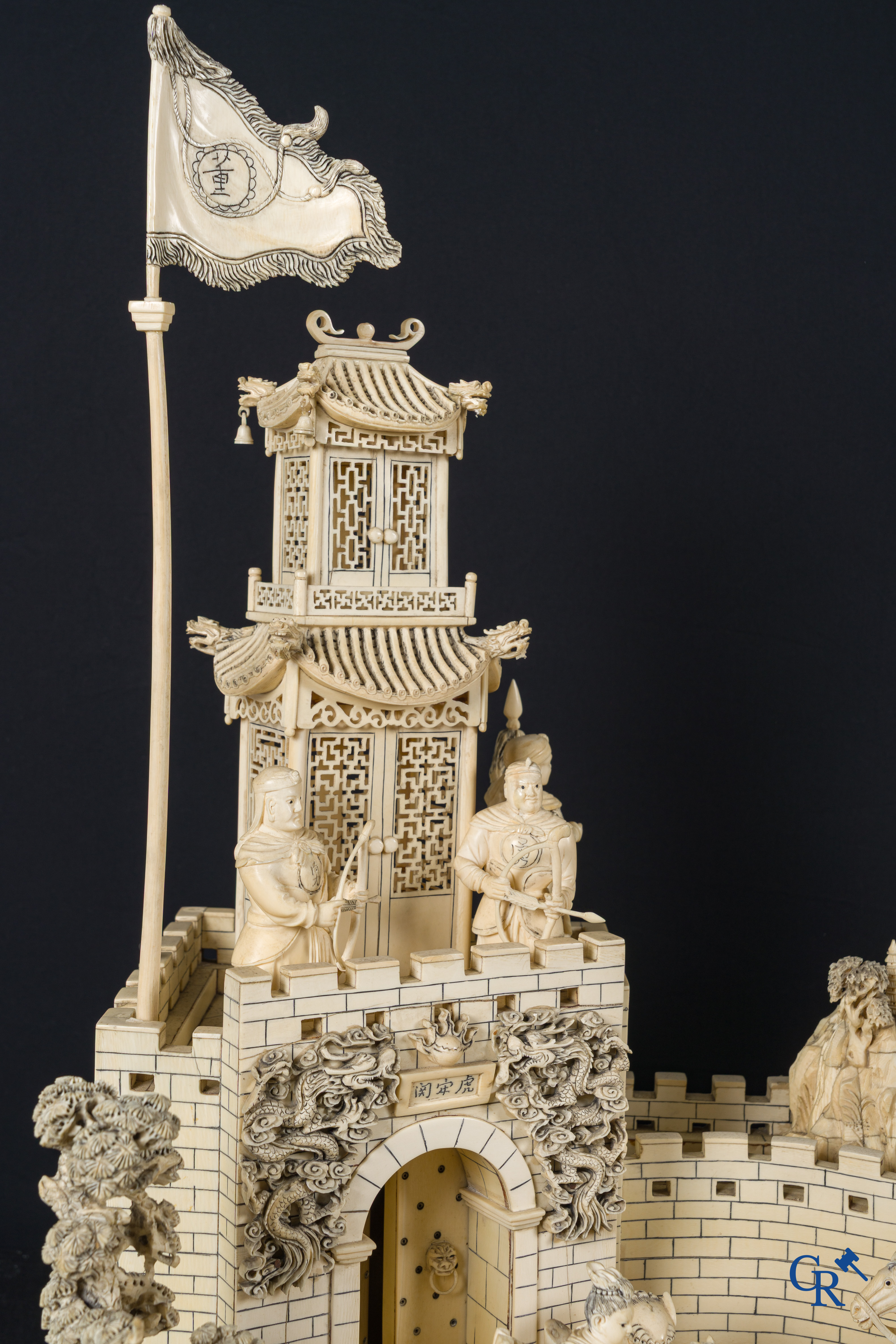 Aziatica, een grote Chinese groep in ivoor en hout. Late Qing-dynastie (1644-1912).