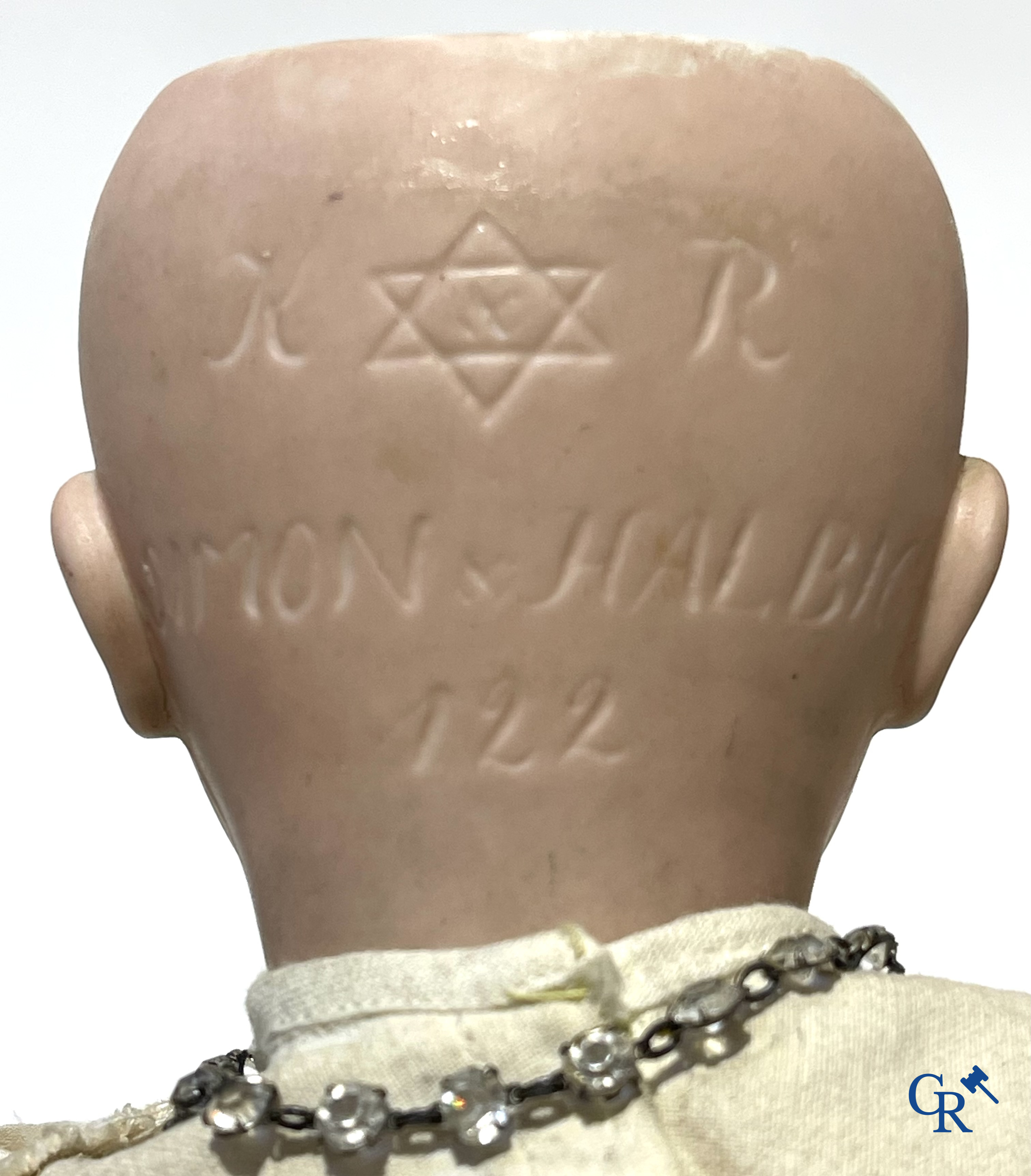 Vieux jouets, un lot de 3 poupées anciennes avec des têtes en porcelaine.