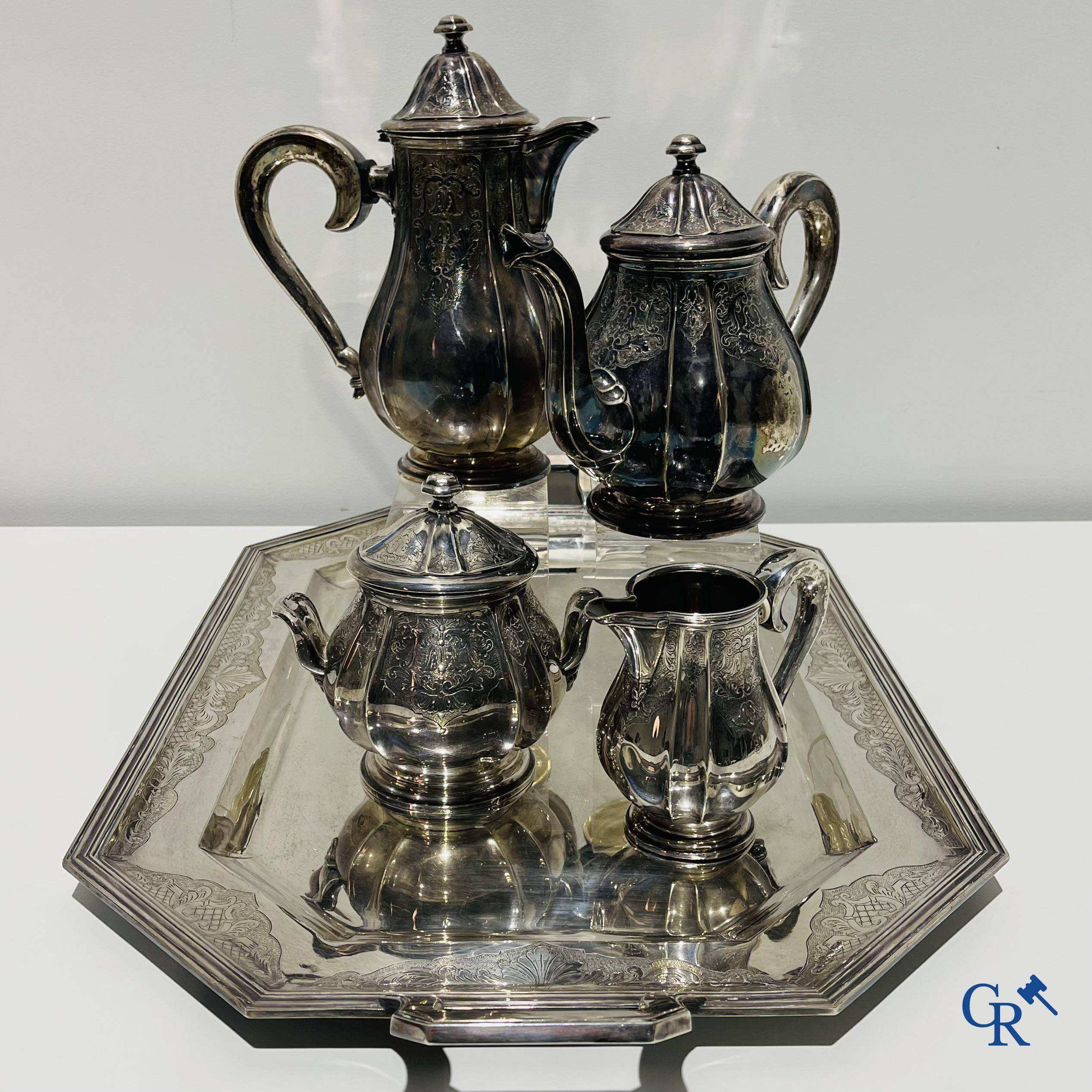 Un service à café et à thé 5 pièces en argent 835°/00.