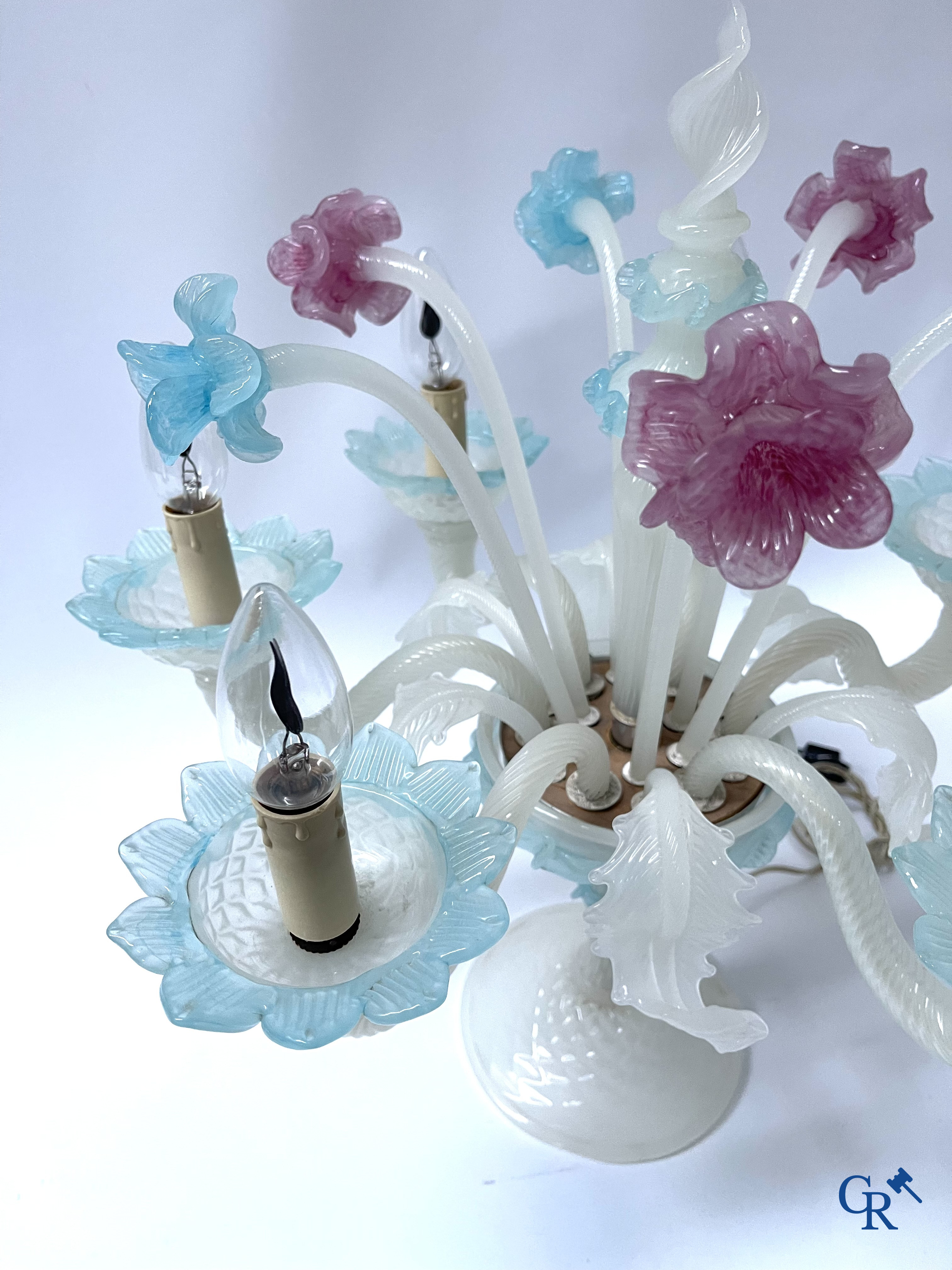 A lot of a Venetian table lamp, a pair of large wall lights in Venetian glass and a Murano ceiling lamp.