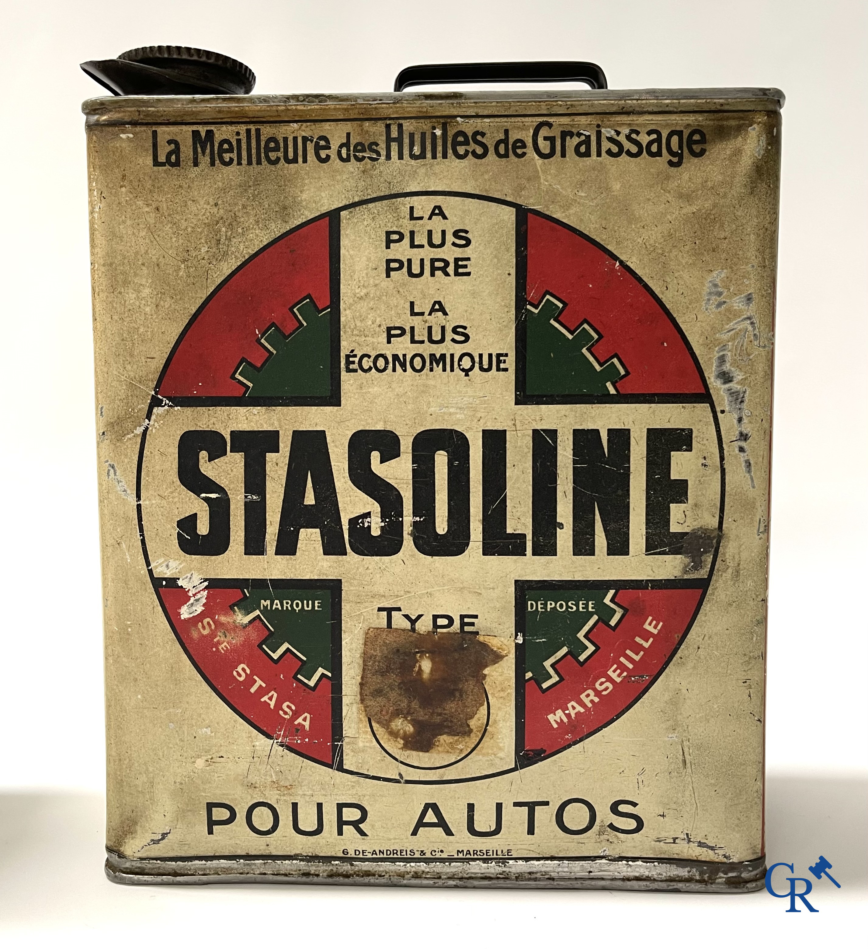 Een kavel van diverse olieblikken en andere i.v.m. auto's en bromfietsen. Jaren '30 en later.