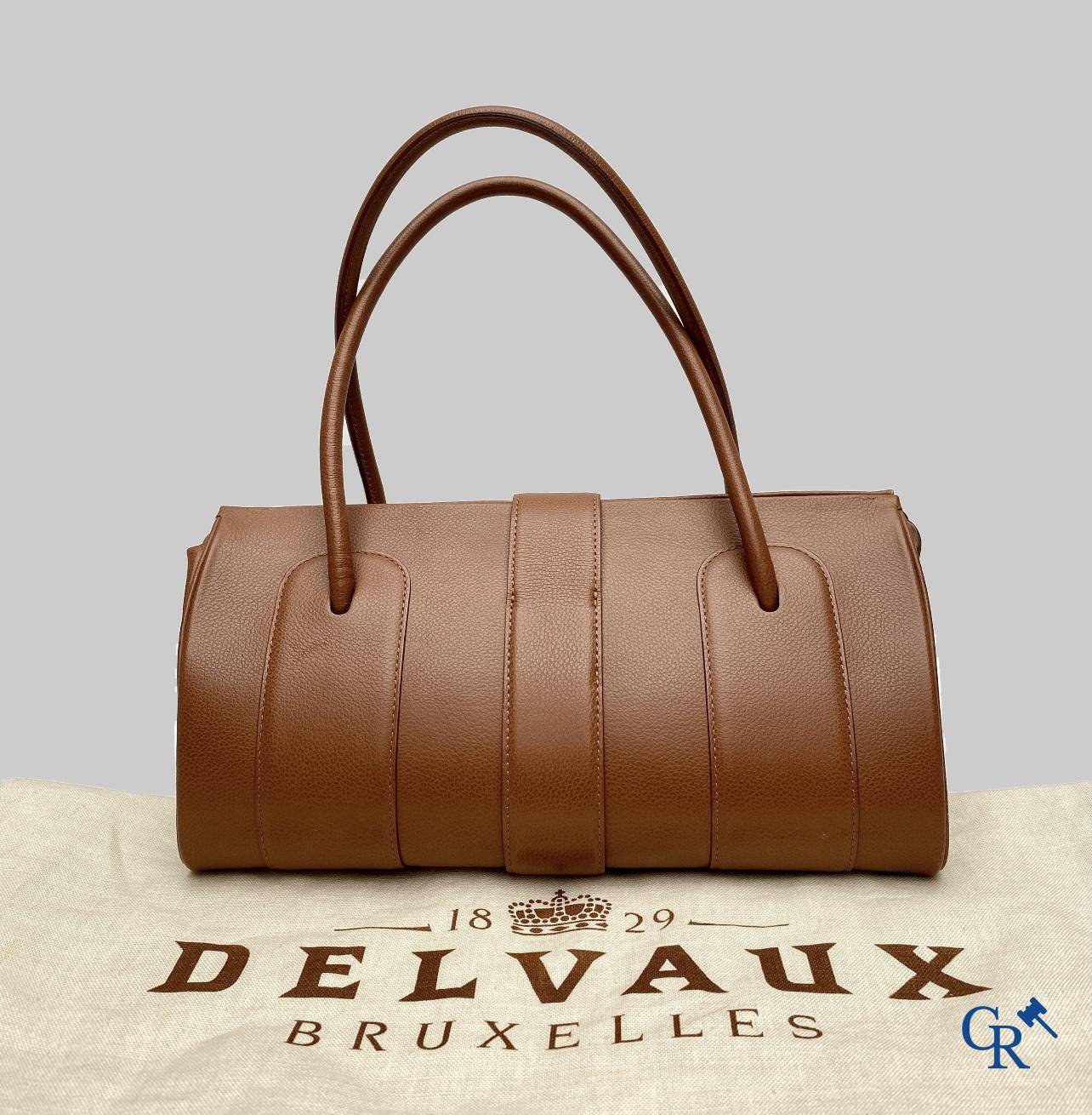 Delvaux: Modèle "George". Couleur fauve.