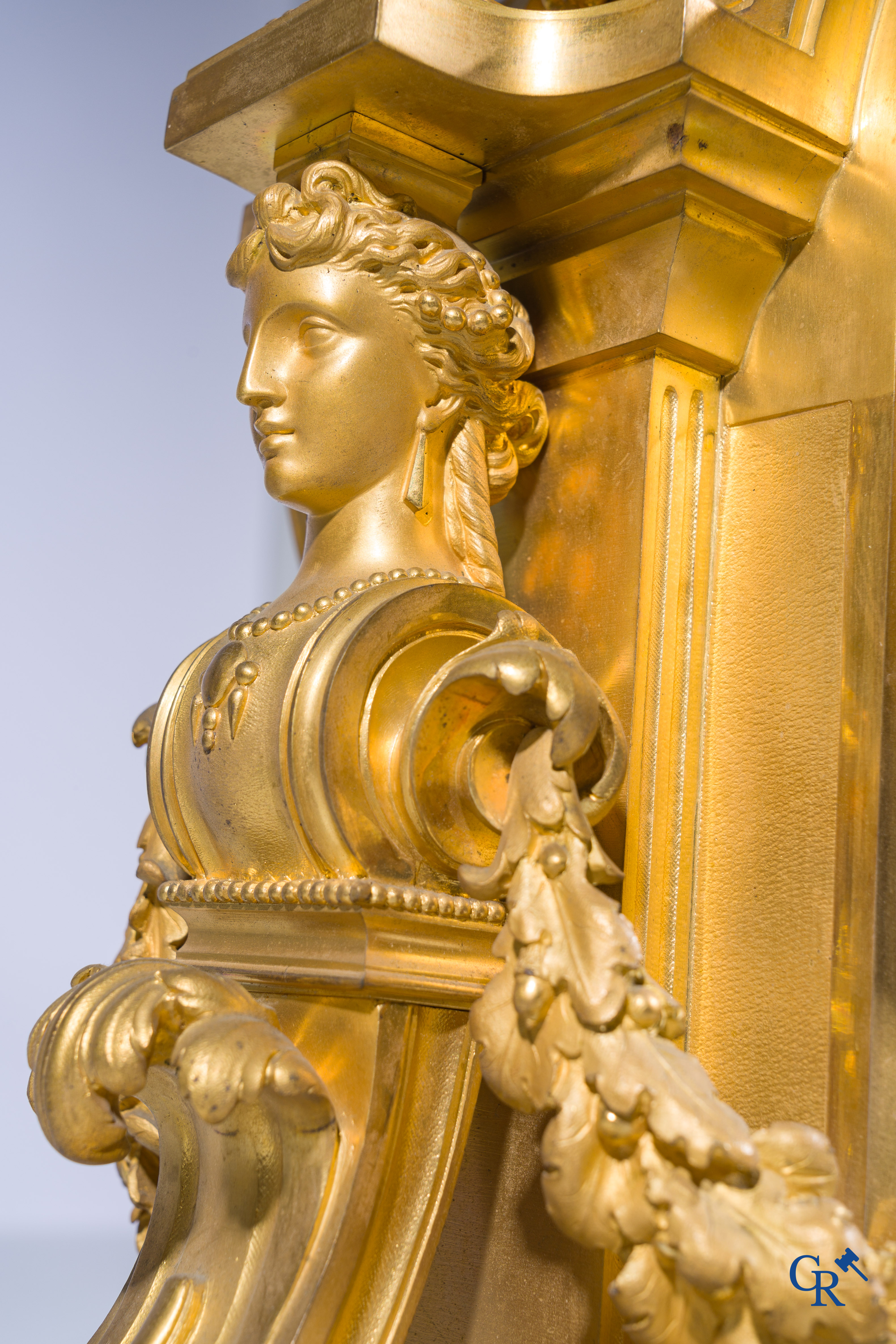 Charpentier & Cie, een imposante 3-delige schouwgarnituur in LXVI-stijl. Napoleon III-periode.