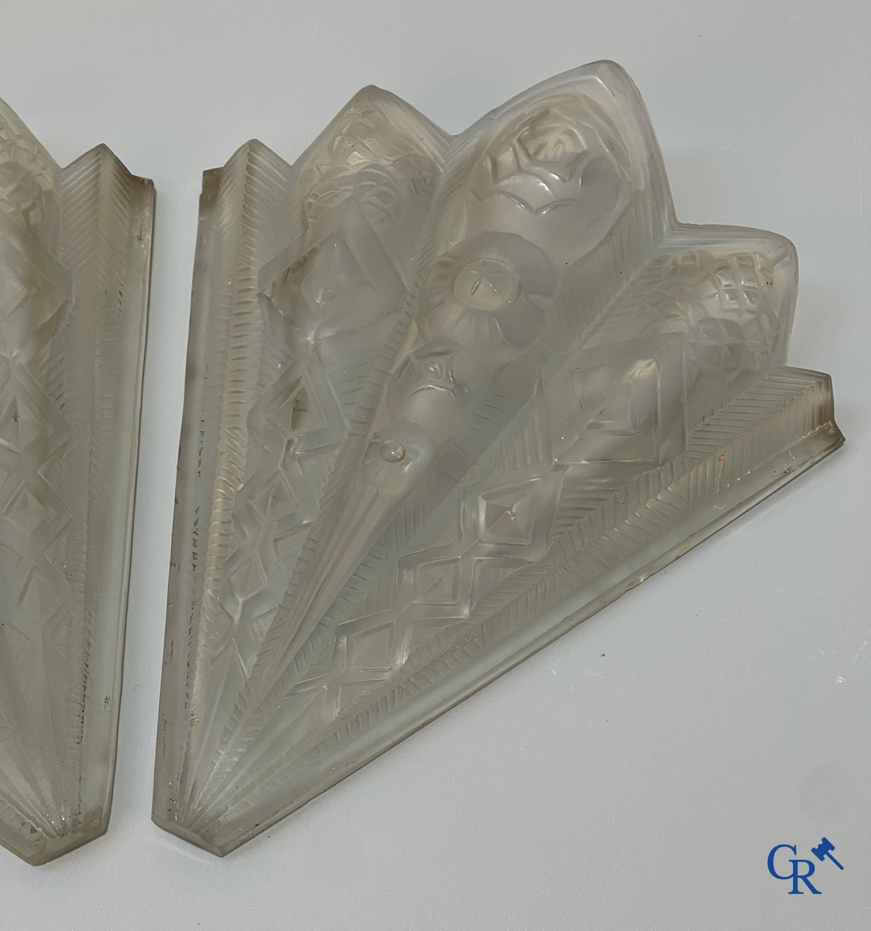 Noverdy France, a large pair of Art Deco wall lights in glass and forging. Circa 1930. Signed.