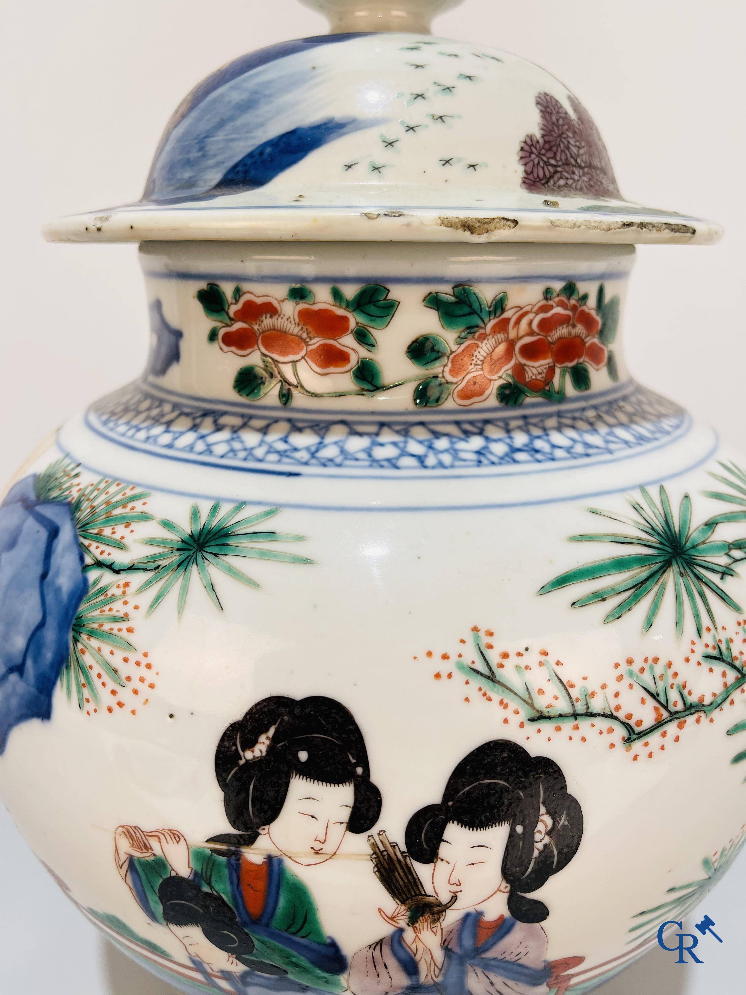 Asian Art, Chinese porcelain, a Chinese Wucai lidded vase with characters.
