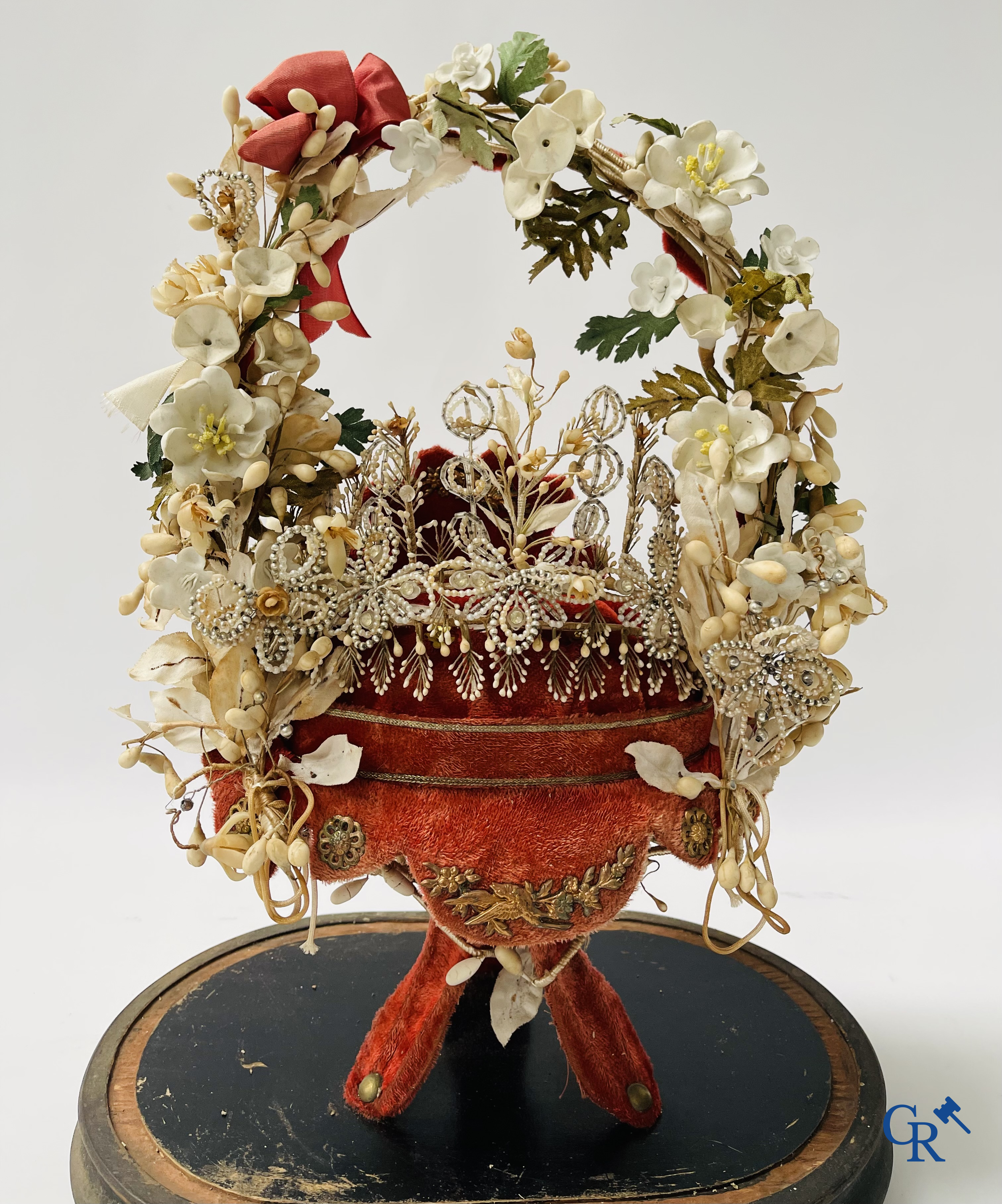 2 domes with wedding bouquet, one with flowers in biscuit, another with mirrors, dated 1908.