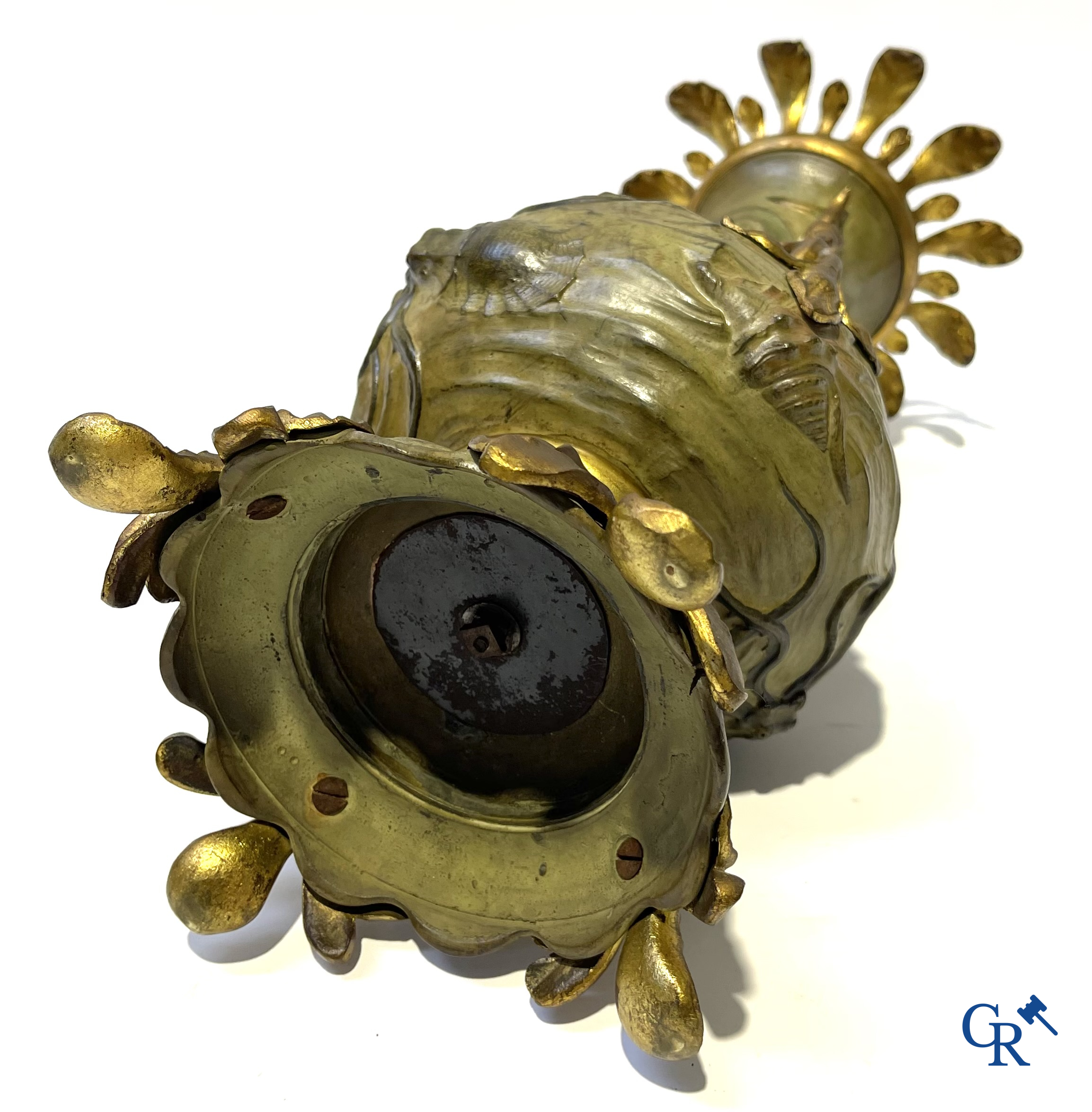 Art Nouveau, een uitzonderlijk 3-delig koud beschilderde bronzen schouwgarnituur met zeedieren. Circa 1900.