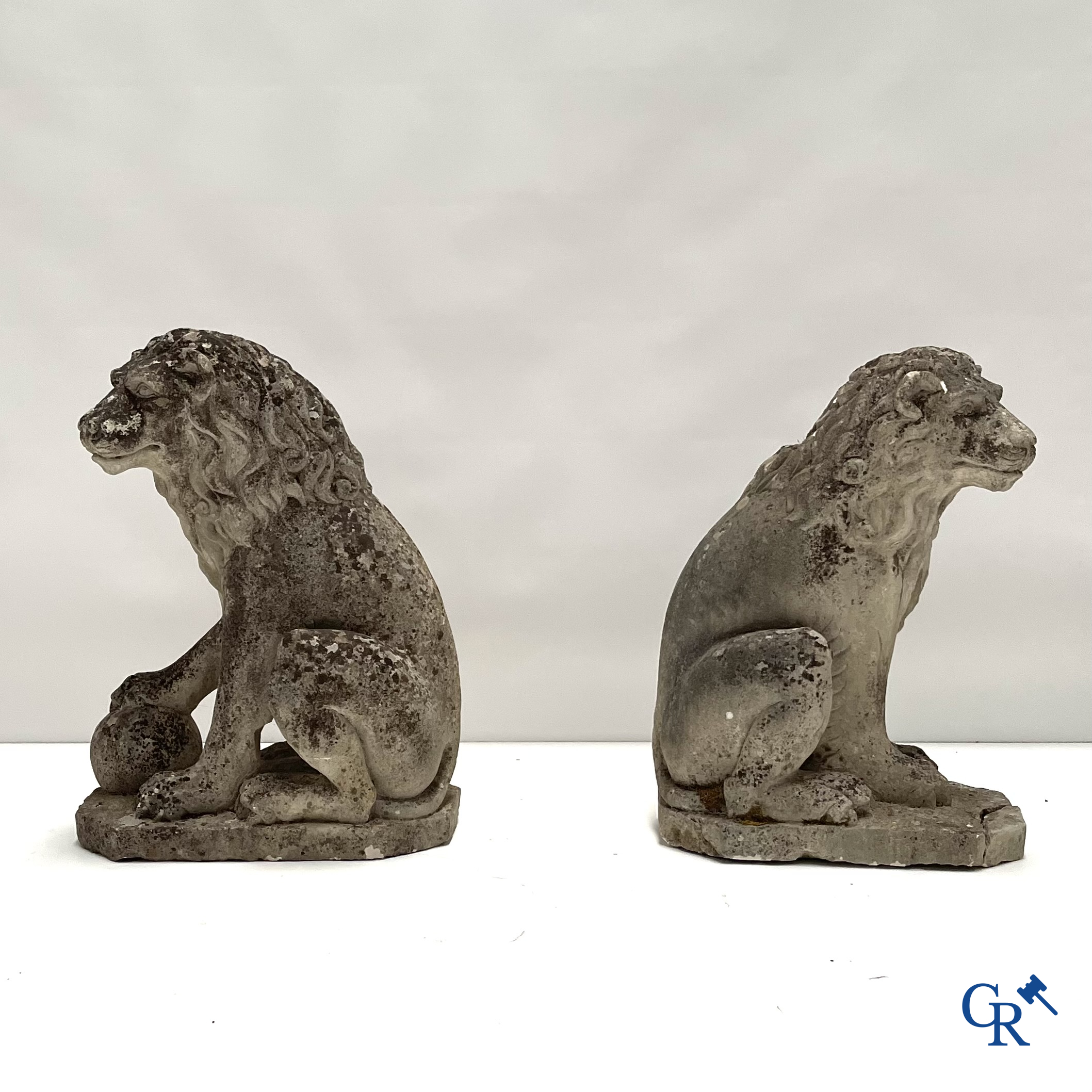 Pair of lions in handcarved French sandstone. 18th century.