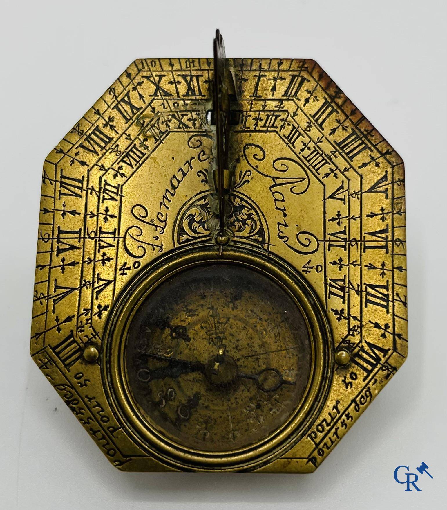 Lemaire à Paris: Cadran solaire octogonal et boussole. Début du XVIIIe siècle.