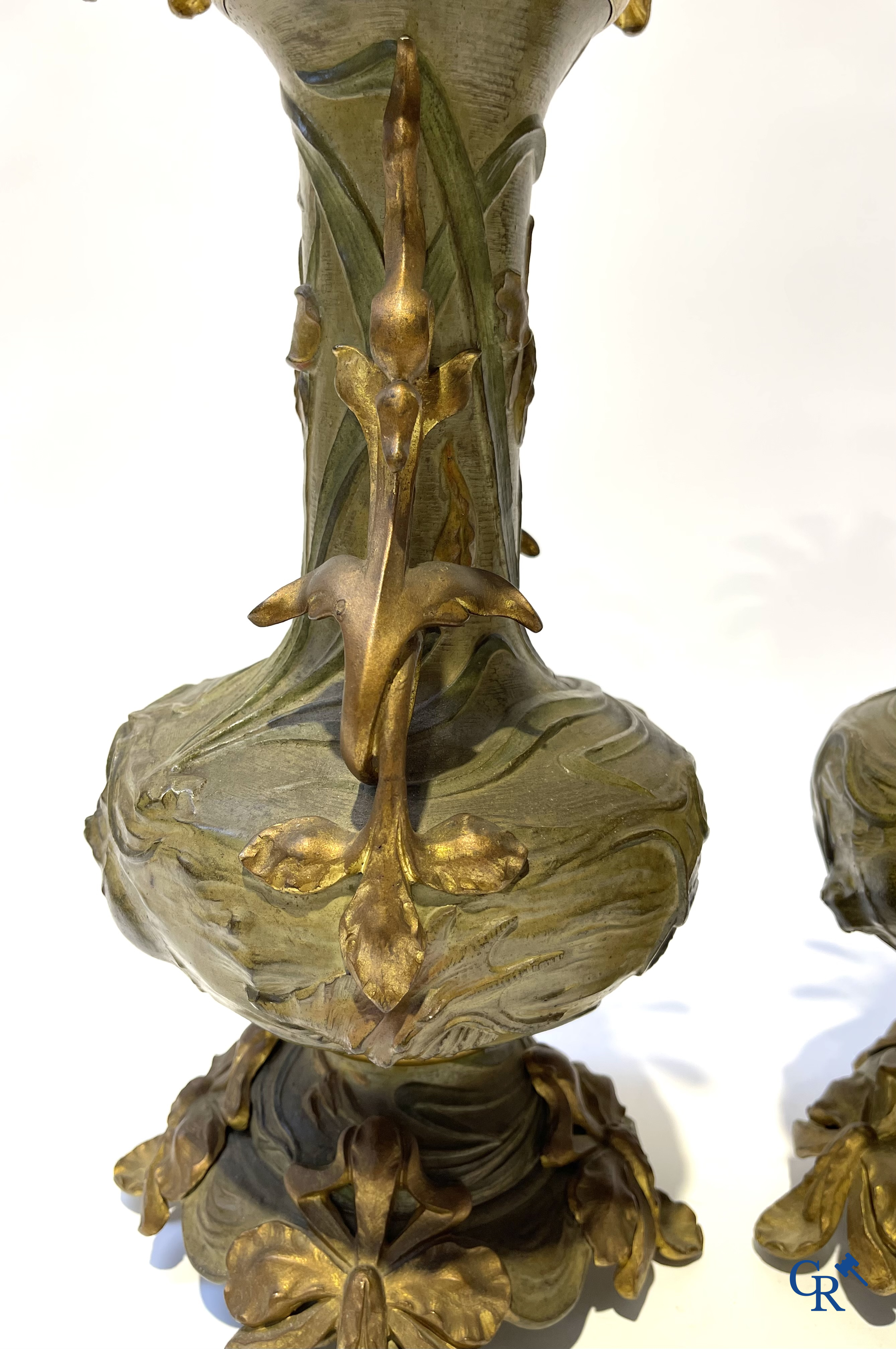 Art Nouveau, een uitzonderlijk 3-delig koud beschilderde bronzen schouwgarnituur met zeedieren. Circa 1900.