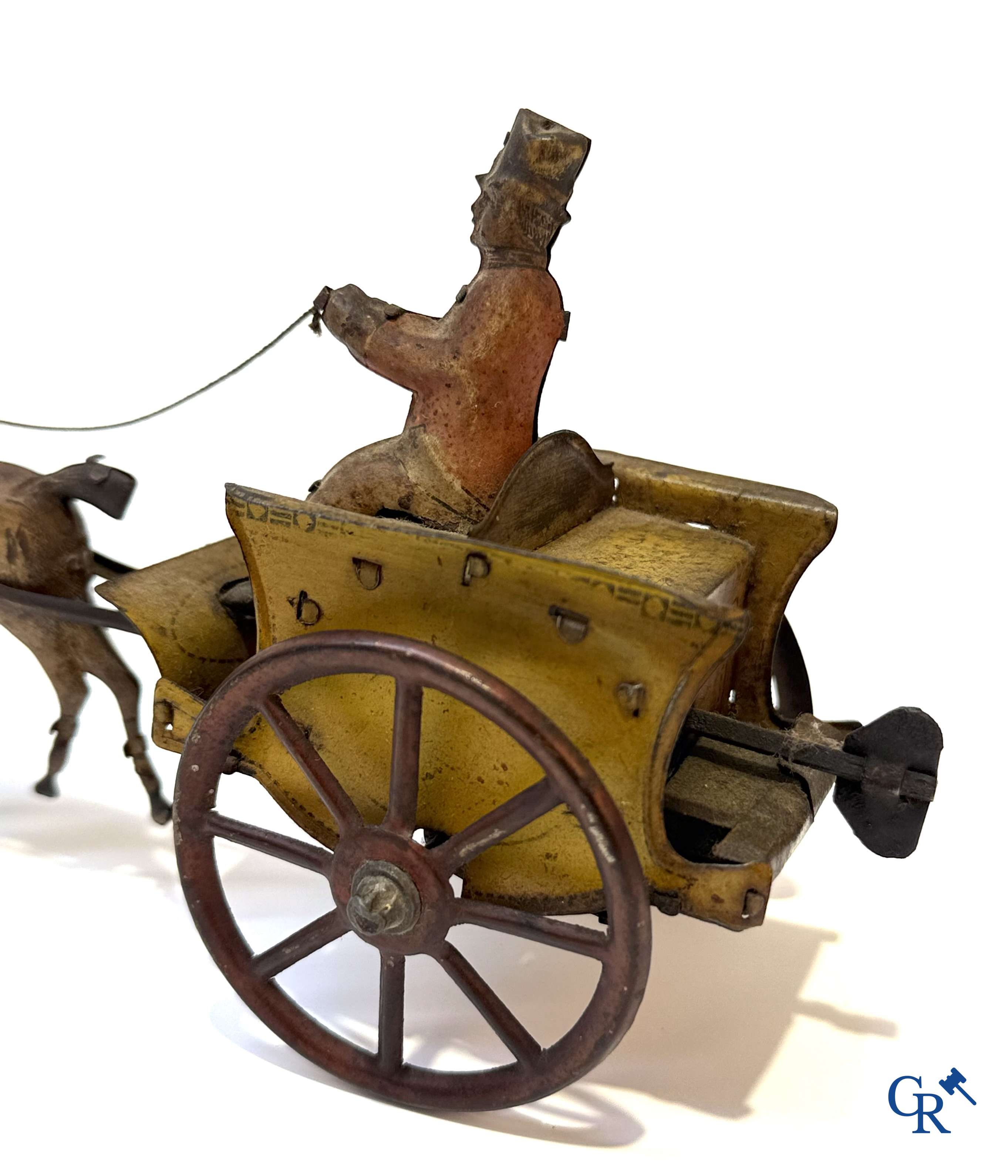 Old toys, 2 carriages with horse in painted tin. Germany (Märklin?) and France. Circa 1910.