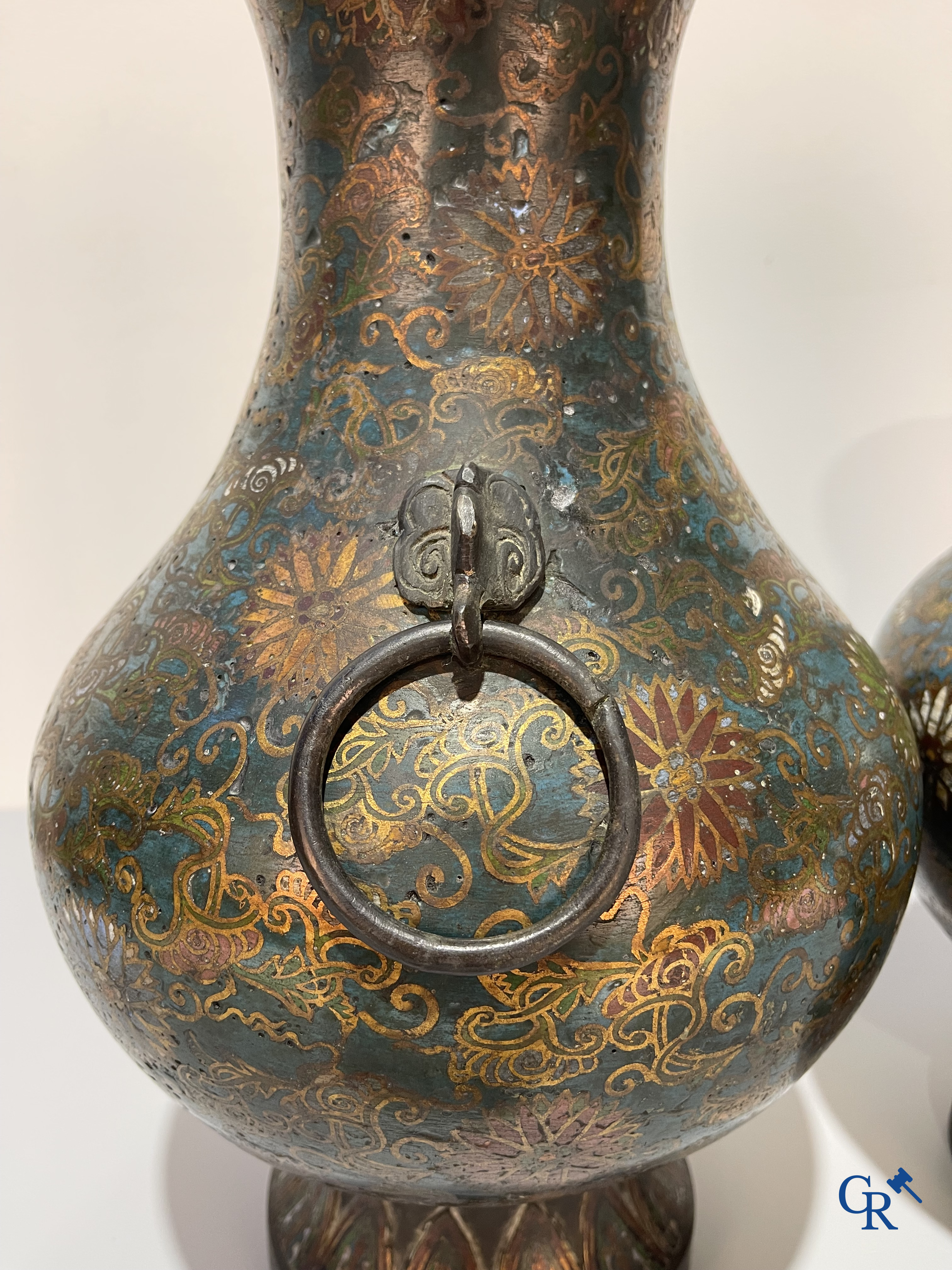 Asian Art, a pair of Chinese vases in cloisonné. Marked.