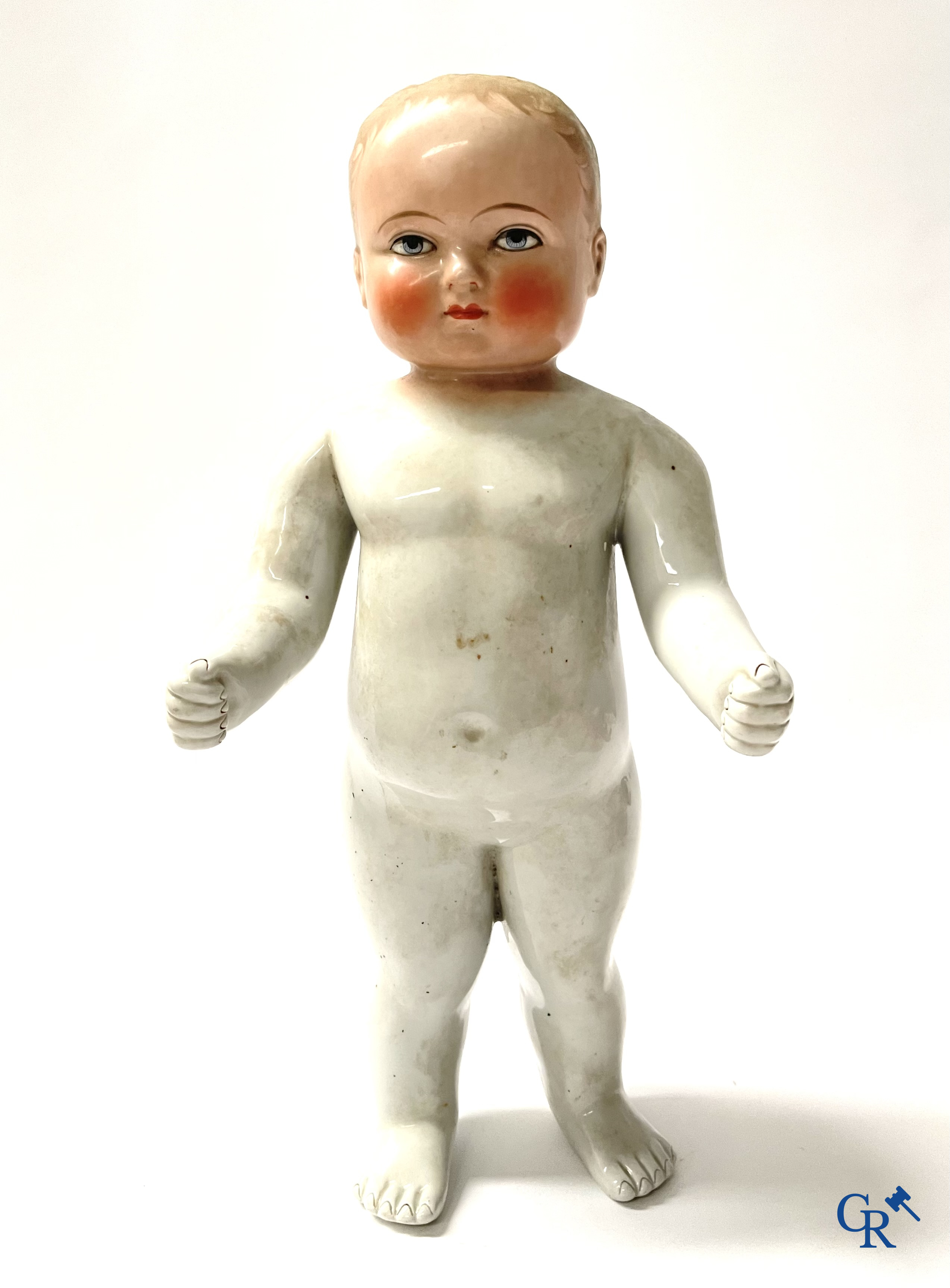 A lot with beautiful antique dolls, Jumeau bouche fermée, bath doll Frozen Charly, quirky rattles, etc.