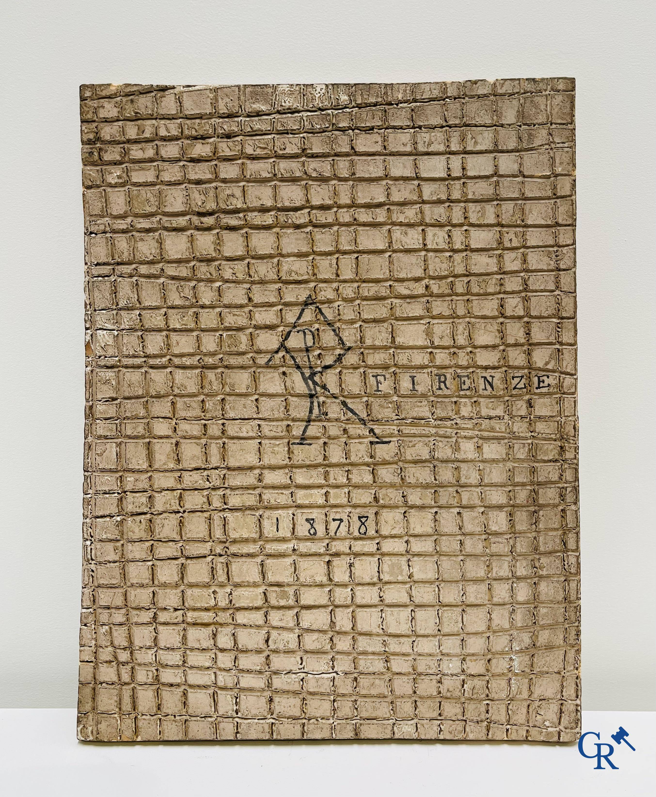 Porcelaine: Grande plaque en faïence italienne.