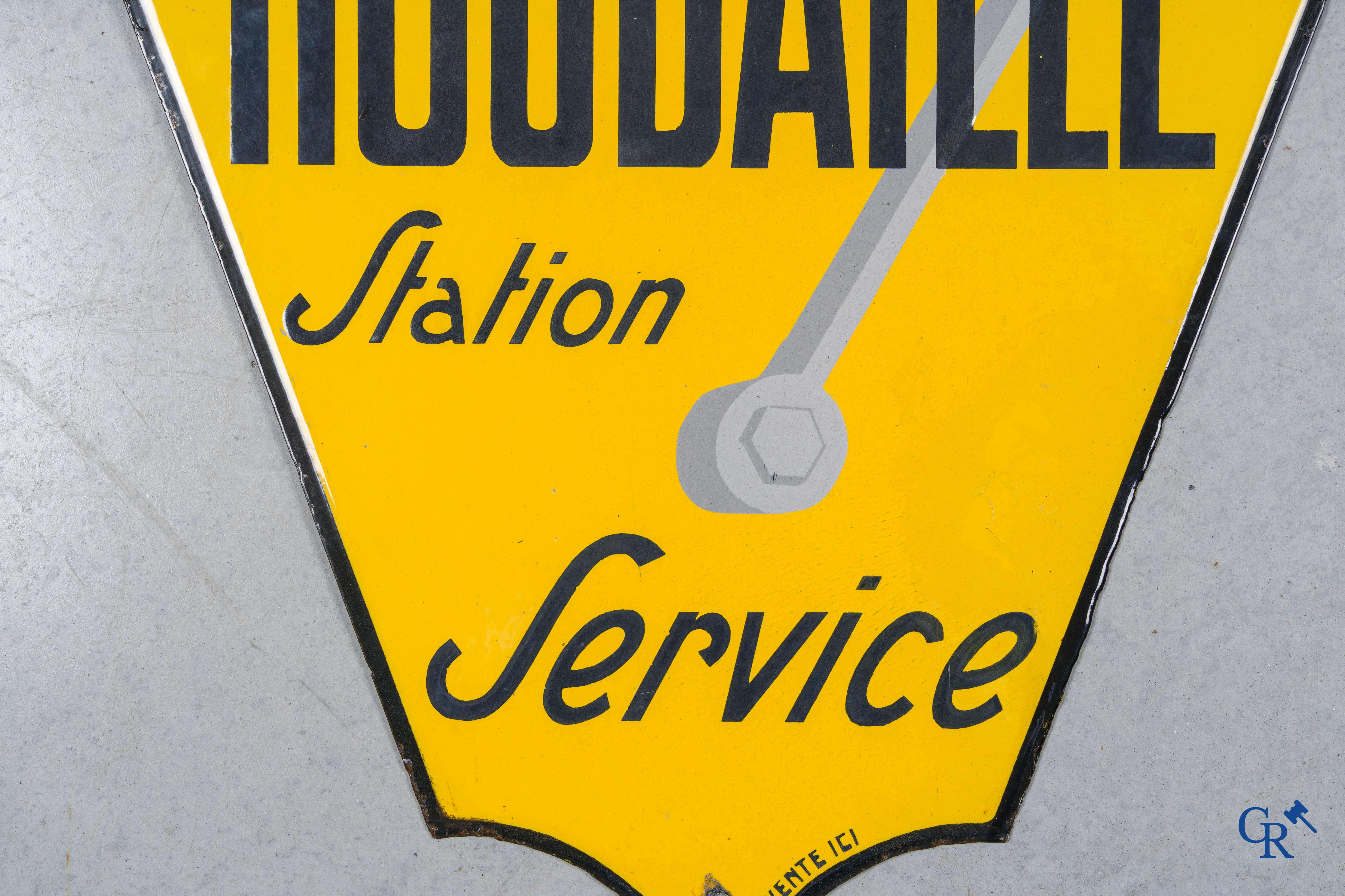 Amortisseurs Houdaille, Station Service. Rare plaque émaillée publicitaire pour amortisseurs Houdaille. 1920-1930.