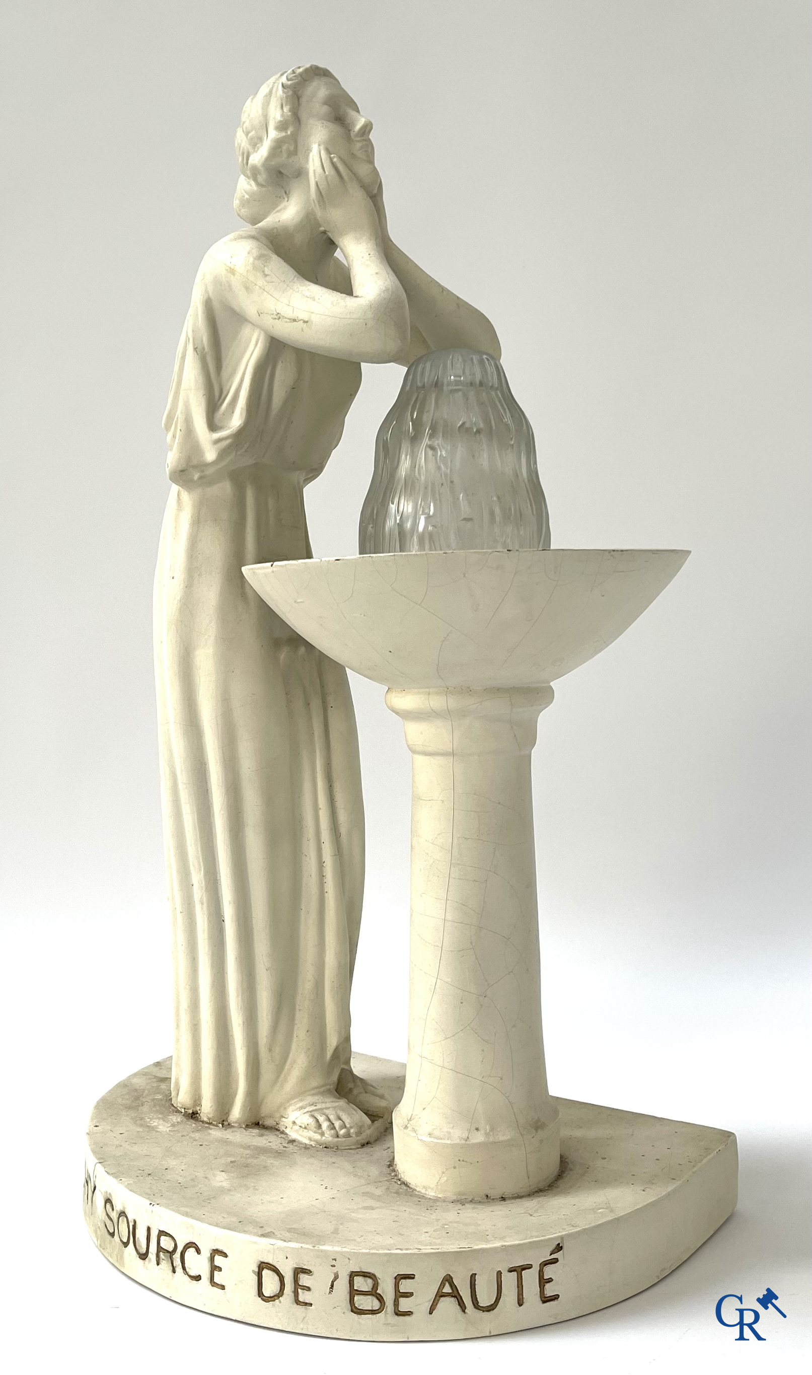 Vichy, Source de beauté. Lampe en papier mâché surmonté de plâtre patiné. Première version vers 1930-1940.