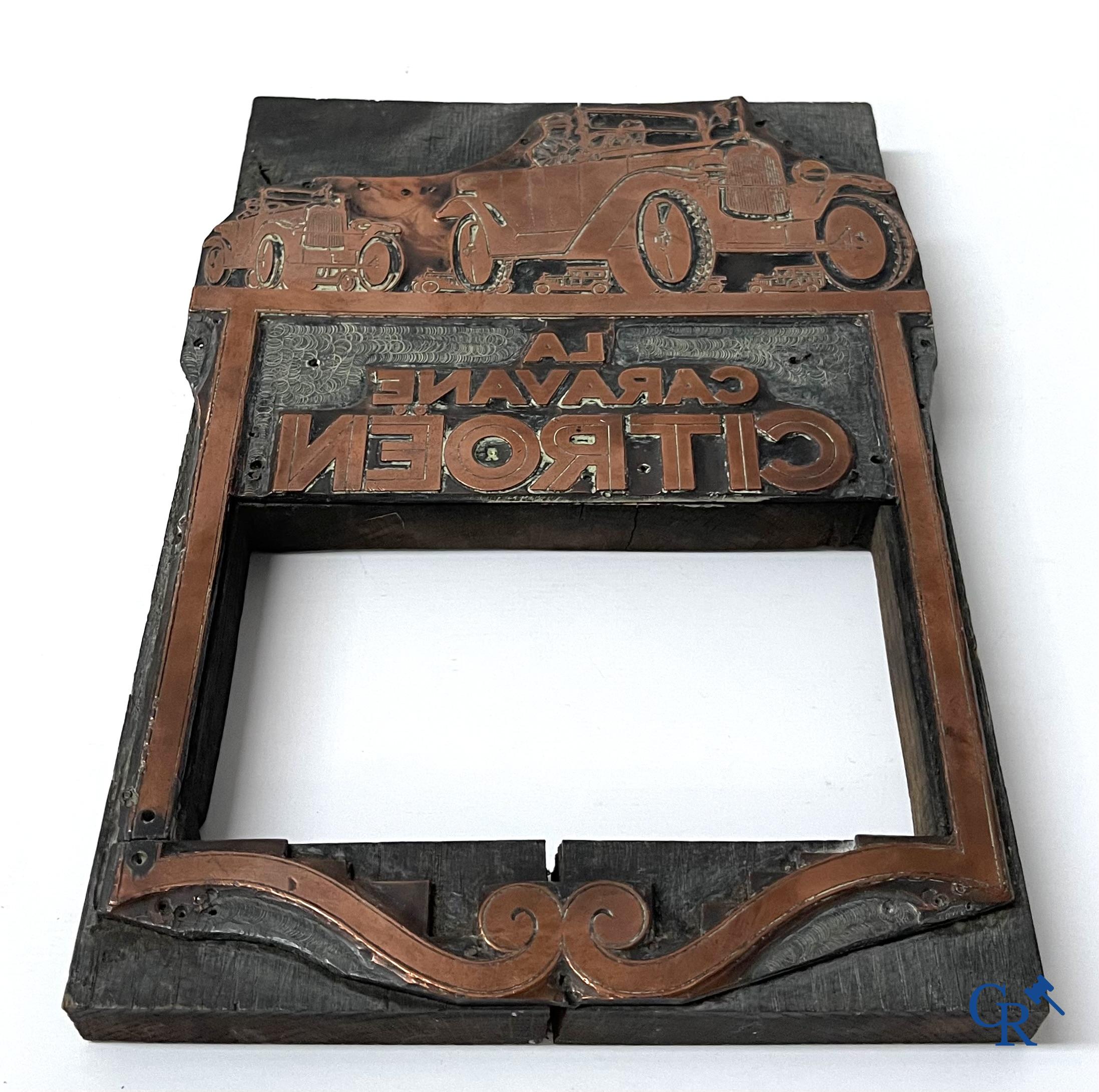 La Caravanne Citroën. Een etsplaat voor de expedities van de jaren '20 en '30 georganiseerd door André Citroën.