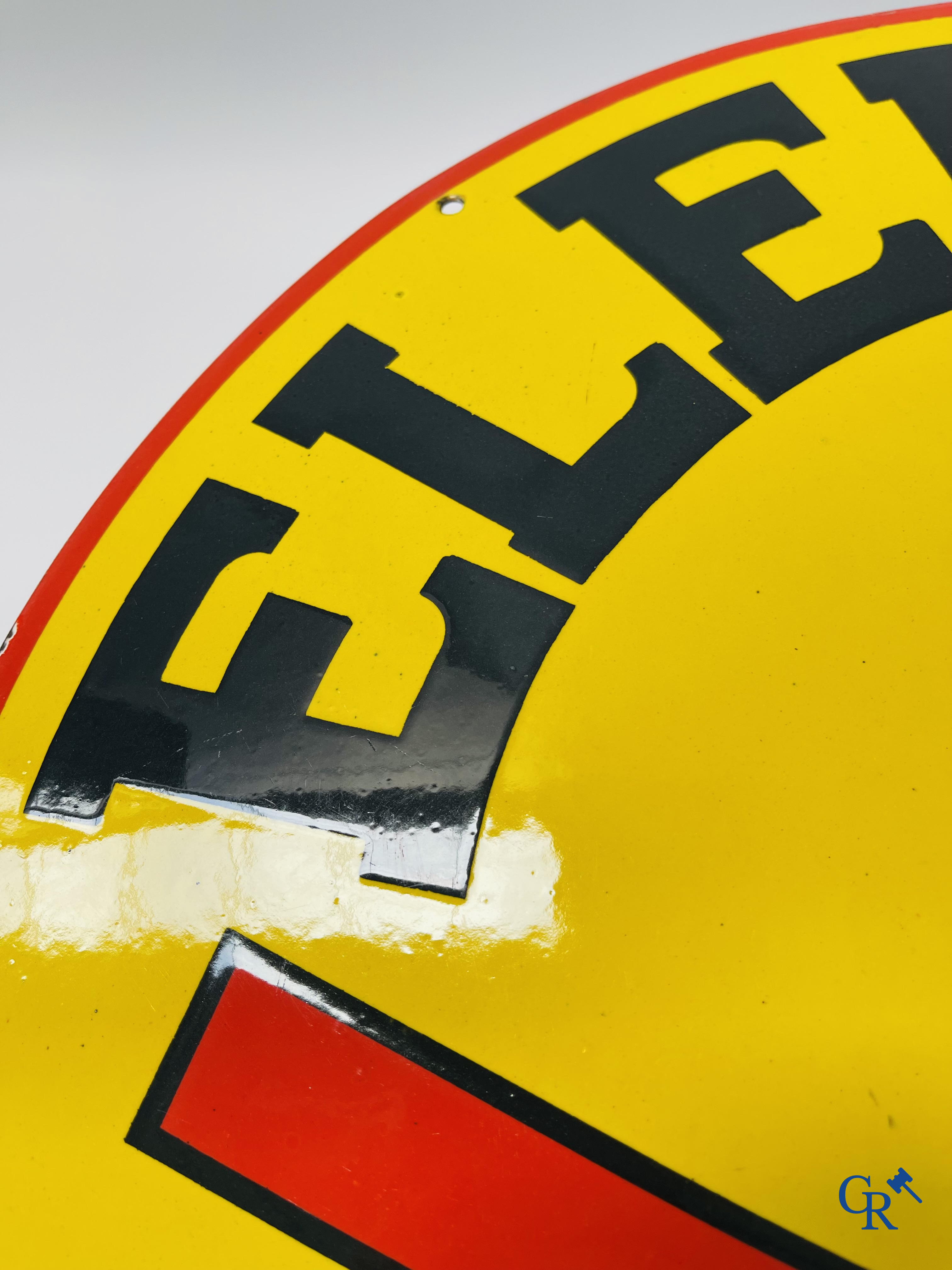 Elektrion Motor Oil. Enamel advertising sign for the Société des Huiles De Cavel and Roegiers in Ghent. Emaillerie Belge 1947.